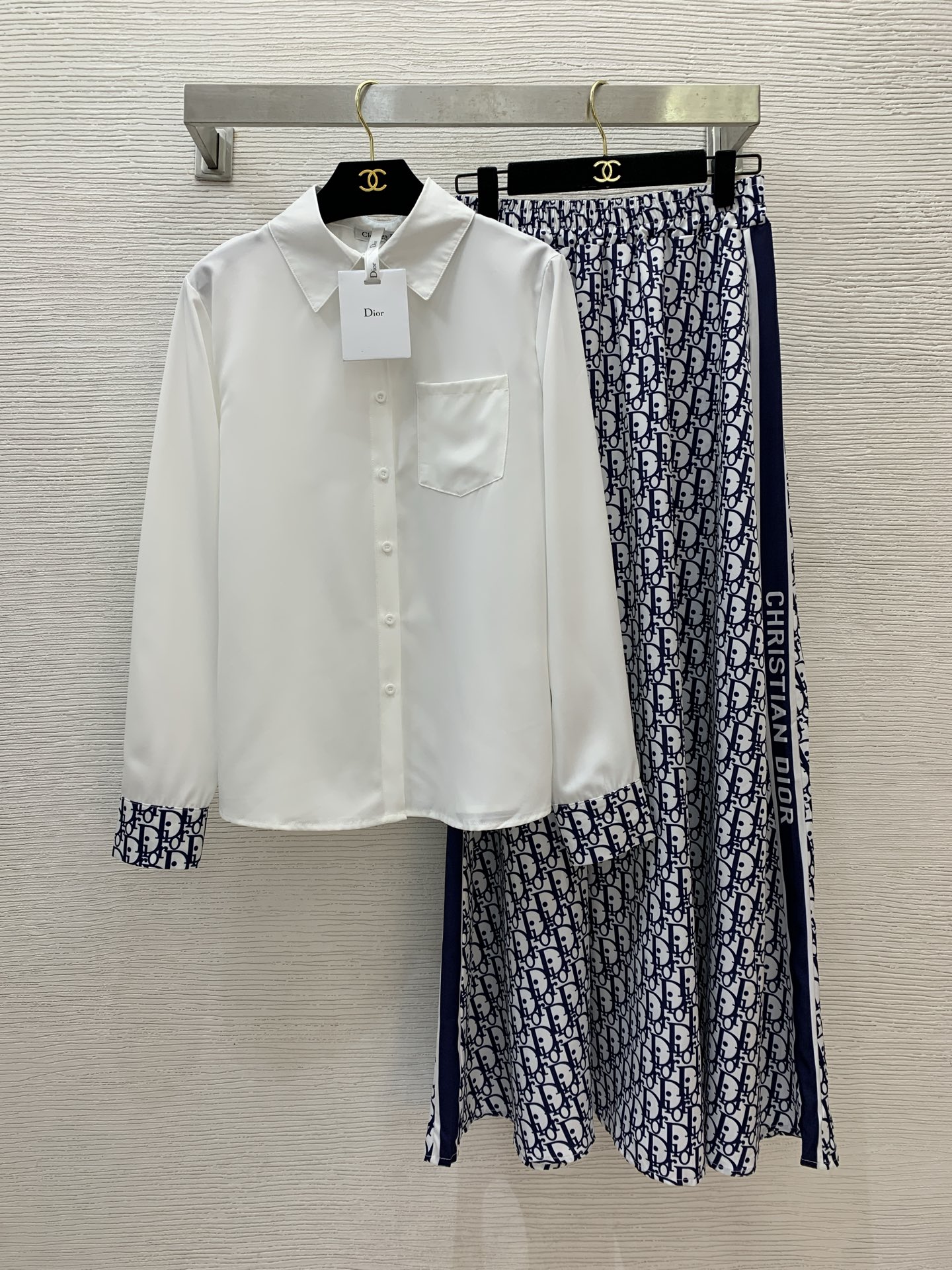 Dior Two-Piece Set: Logo Print Shirt & Skirt - Elegant & Fashionable 4 i1742634926756 8129 0 0