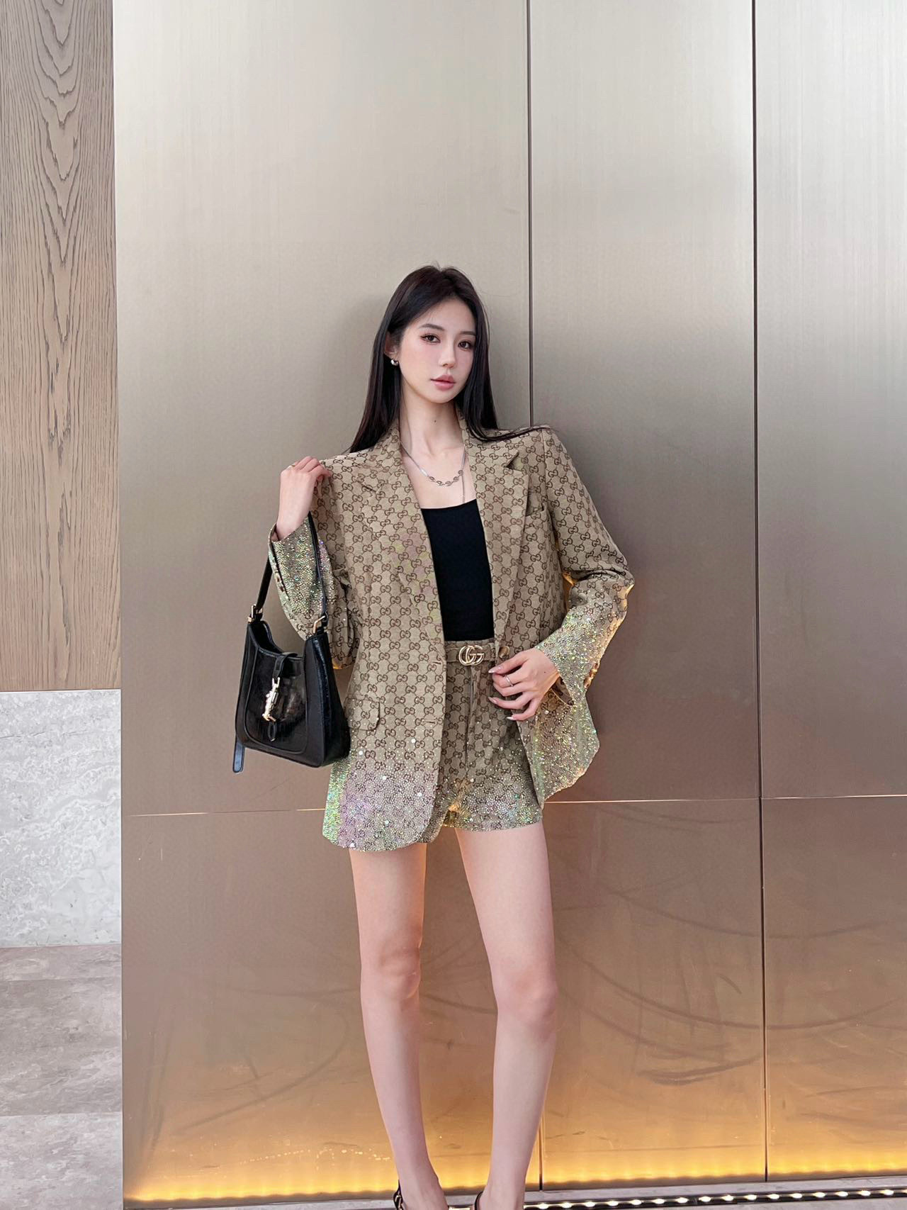 NO:328198,Model number D25032284 GUCC* new classic double GG letter jacquard fabric, original letter logo button heavy industry color diamond decoration fashionable and versatile two-button suit jacket!  (M size shoulder width 40, bust 100, sleeve length 60, clothing length 67), gucci, jackets & coats, business suit, alexander wang19860909款号D25032284 GUCC*新款经典双GG字母提花面料、原版字母logo纽扣重工彩钻装饰时尚百搭两粒扣西装外套！（M码肩宽40,胸围100,袖长60,衣长67）,,gucci,jackets & coats,business suit,alexander wang,Women's clothing
