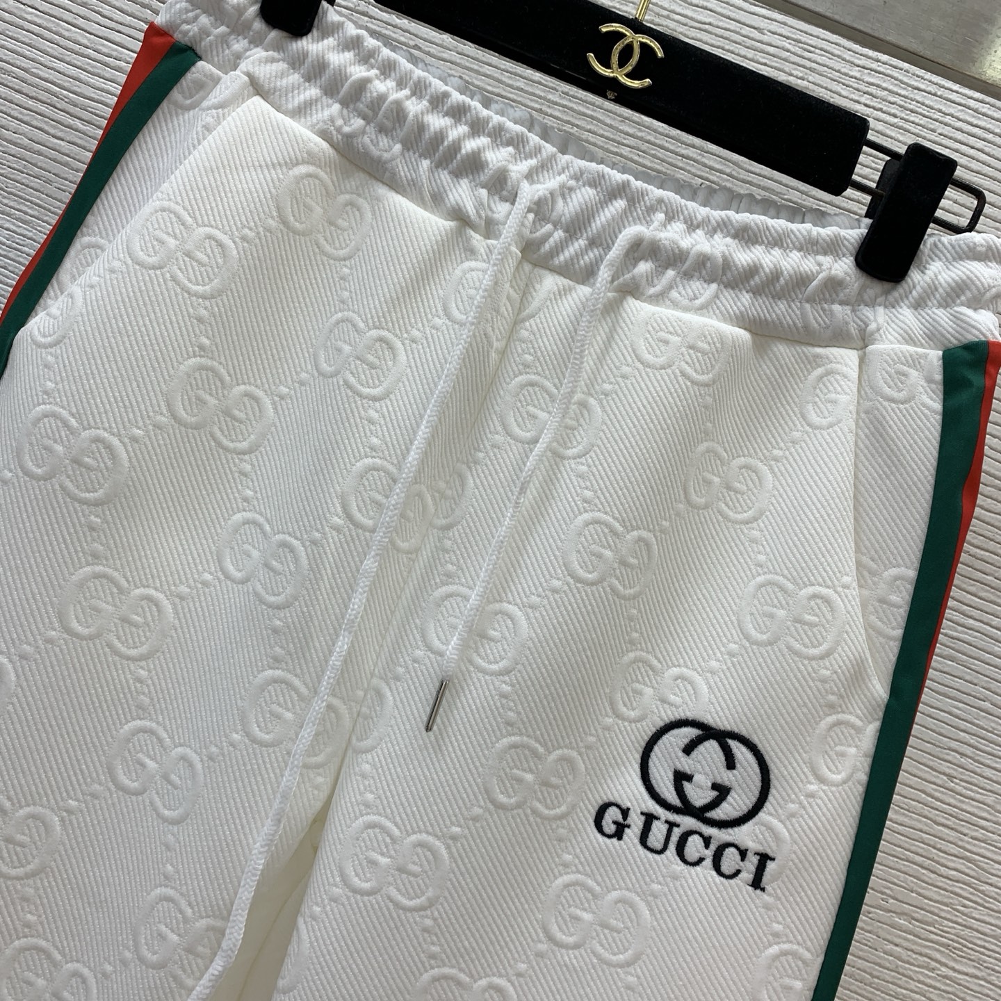 款号D GUCC*新款G家字母立体压花面料时尚休闲运动套装！字母logo刺绣徽章连帽拉链外套上衣➕两侧条