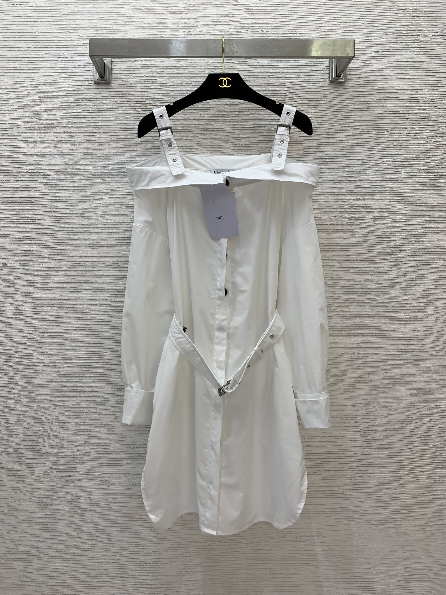 NO:327599,Model number D25032915 Dio* newest custom cotton fabric, fashionable and sexy one-shoulder suspender design loose and versatile long-sleeved shirt dress!  Black, white, (M size front bust 112/116, sleeve length 45, 87 length without shoulder straps, dior, skirts, shirts, alexander wang19860909款号D25032915 Dio*新款定制棉质面料、时尚性感一字肩吊带设计宽松百搭长袖衬衫连衣裙！黑色、白色、（M码前胸围112/116,袖长45,衣长87不含肩带,,dior,skirts,shirts,alexander wang,Women's clothing