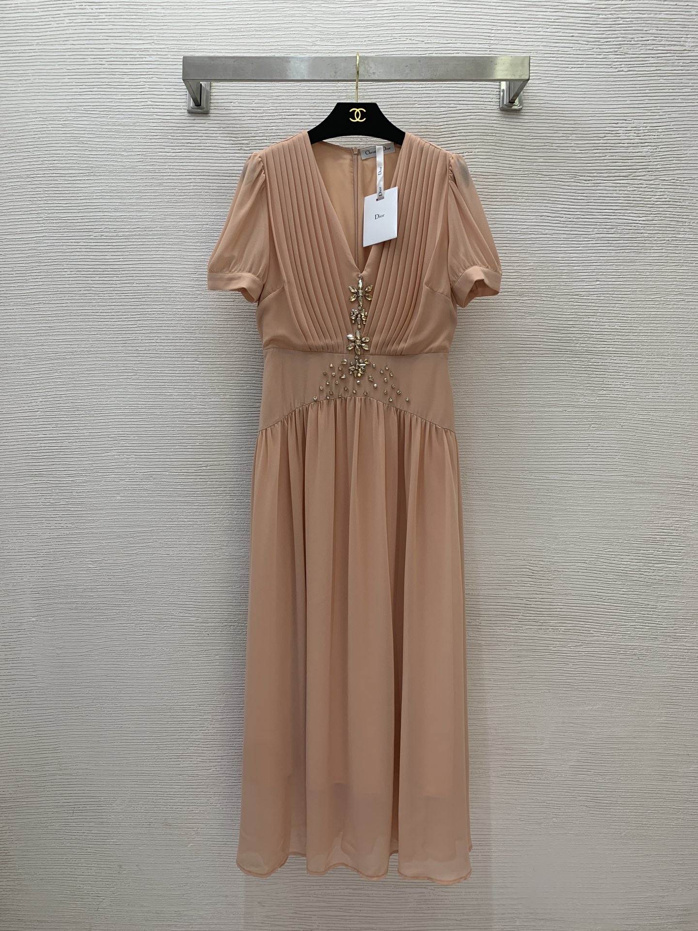 NO:327621,Model number G25032919 Dio* newest high-end custom heavy industry diamond inlay decorative pleated spliced ​​slim fit short-sleeved V-neck dress!  (Size S bust 90, sleeve length 24, waist 70, skirt length 131), dior, skirt t-shirts, alexander wang19860909款号G25032919 Dio*新款 高端定制重工镶钻装饰压褶拼接修身显瘦短袖V领连衣裙！（S码胸围90,袖长24,腰围70,裙长131）,,dior,skirts,T-shirt,alexander wang,Women's clothing