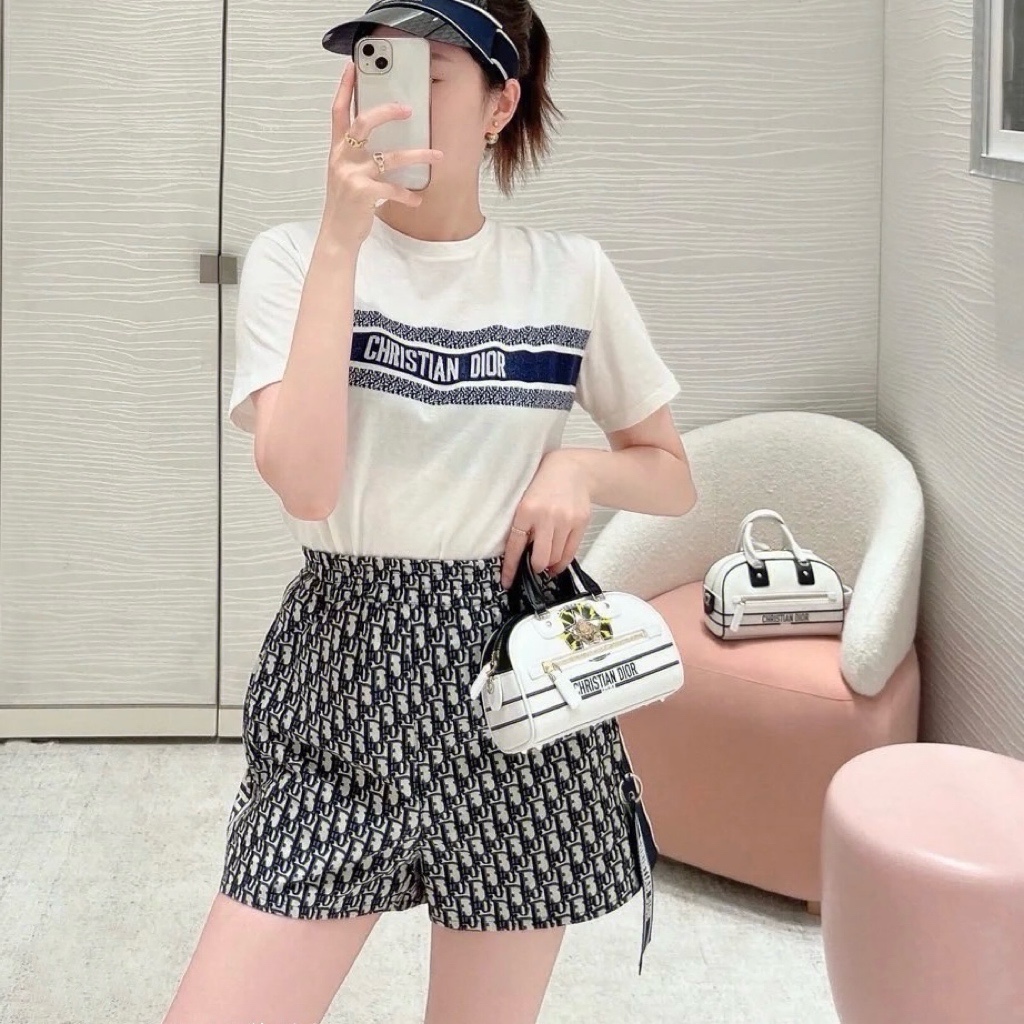NO:653922,Style number D25032744 Dio* new fashionable casual two-piece suit!  Letter logo printed short-sleeved T-shirt top with pockets on both sides, letter logo stitching and elastic waist shorts!  (M size shoulder width 45, chest 98, sleeve length 22, clothing length 67; waist 60 elastic, pants length 36/waist ± 4) hair, dior, shorts, T-shirt, tees, t-shirt, alexander wang19860909款号D25032744 Dio*新款时尚休闲两件套装！字母logo印花短袖t恤上衣两侧口袋字母logo拼接松紧腰短裤！（M码肩宽45,胸围98,袖长22,衣长67；腰围60松紧,裤长36/腰围±4）发,,dior,shorts,T-shirt,tees，t-shirt,alexander wang,Women's clothing