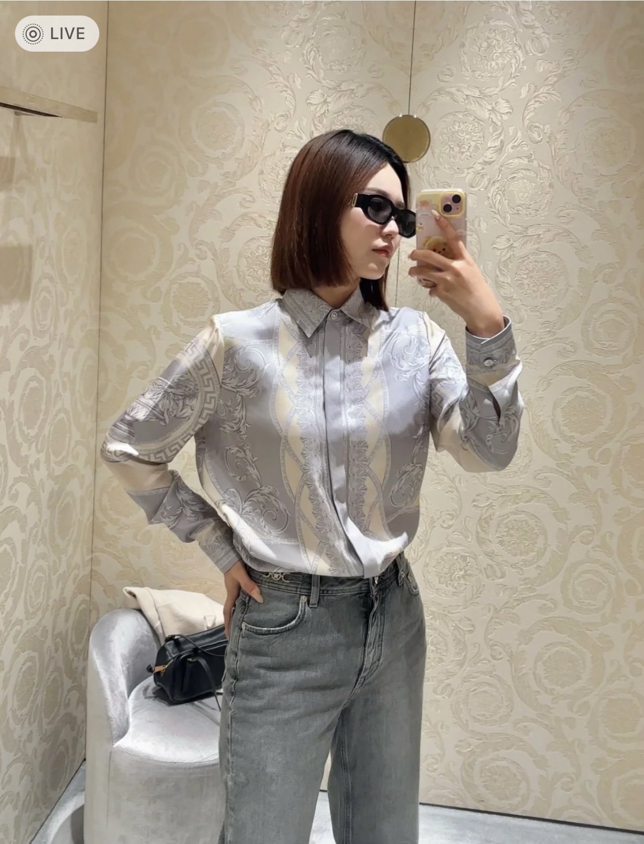 NO:609457,Model No. D25032912 VERSAC* new style retro printed chain tripod pattern casual loose lapel long-sleeved shirt!  (M size shoulder width 37, bust 98, sleeve length 61, dress length 69) Hair,,versace,alexander wang19860909款号D25032912 VERSAC*新款 复古印花链条圆鼎图案休闲宽松翻领长袖衬衣！（M码肩宽37,胸围98,袖长61,衣长69）发,,versace,alexander wang,Women's clothing