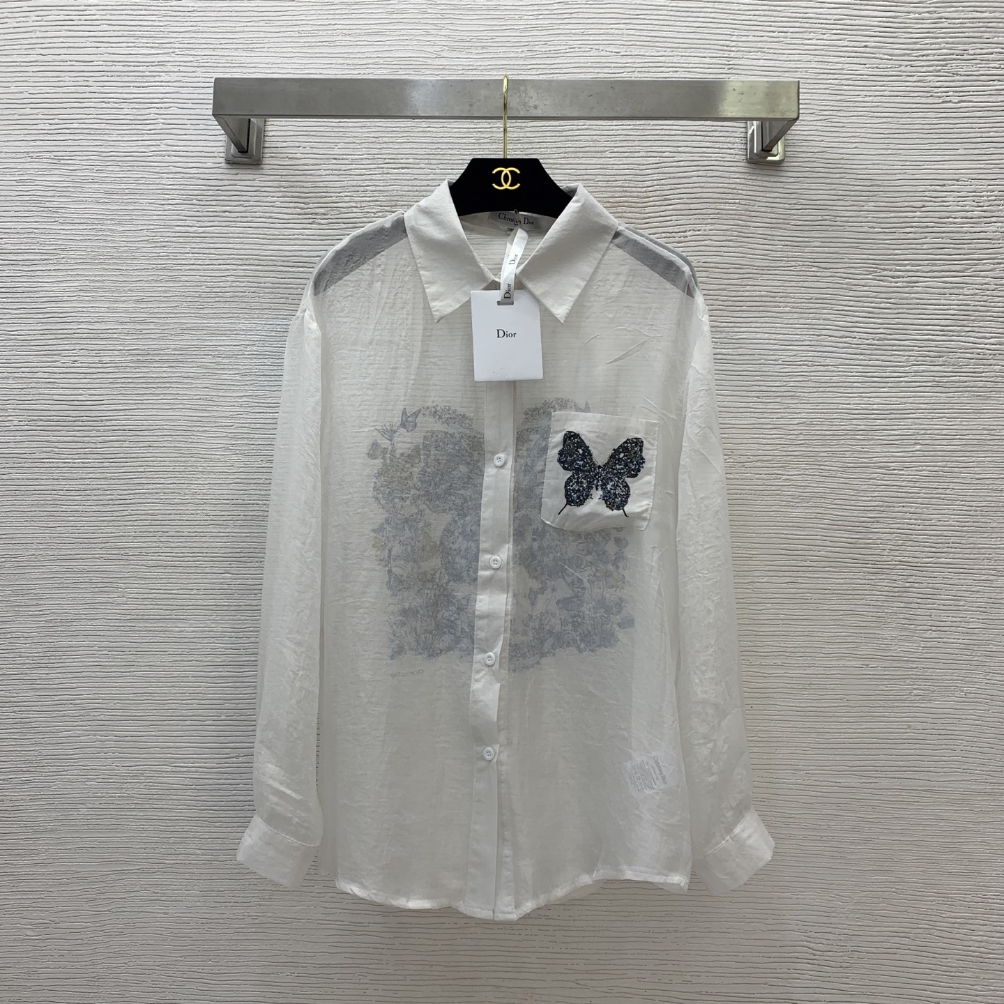 NO:328892,Model number D25040129 Dio* newest style, a must-have item for summer, sexy perspective sunscreen clothes!  D home butterfly pattern colored diamond print loose fashionable buttoned lapel long-sleeved shirt!  Coffee, white, (M size bust 106, sleeve length 54, clothing length 71), dior, dior, alexander wang19860909款号D25040129 Dio*新款 夏季必备单品性感透视防晒衣！D家蝴蝶图案彩钻印花宽松时尚系扣翻领长袖衬衣！咖色、白色、（M码胸围106,袖长54,衣长71）,,dior,dior,alexander wang,Women's clothing