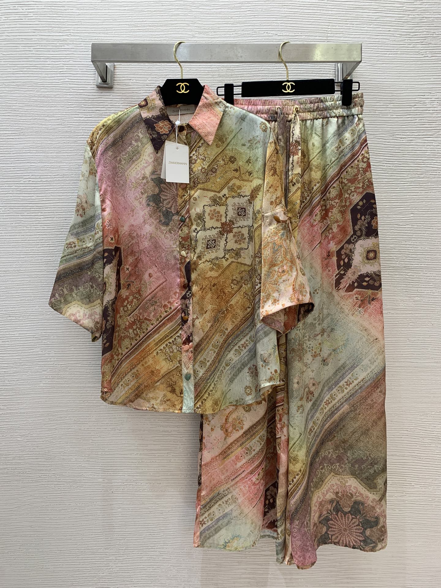 NO:329569,Model number D25040194 ZIMMERMA*N 六六六六六六六六六六六六六六六六六六六六六六六六六六六六六六六六六六六六六六六六六六六六六六六六六六六六六六六六六六六六六六六六六六六六六六六六六六六六六六�  Custom button loose button lapel quarter sleeve shirt drawstring elastic waist loose wide-leg pants trousers!  1.2.3.4/SMLXL (1 size shoulder width 47, bust 118, sleeve length 36, clothing length 71; waist 68 elastic, hip 108, pants length 103), real silk, alexander wang19860909款号D25040194 ZIMMERMA*N 兹默曼澳洲品牌 高端定制真丝混纺光滑丝缎面料渐晕染染印花时尚两件套装！定制纽扣宽松系扣翻领七分袖衬衣抽绳松紧腰宽松阔腿裤长裤！1.2.3.4/SMLXL（1码肩宽47,胸围118,袖长36,衣长71；腰围68松紧,臀围108,裤长103）,,real silk,alexander wang,Women's clothing