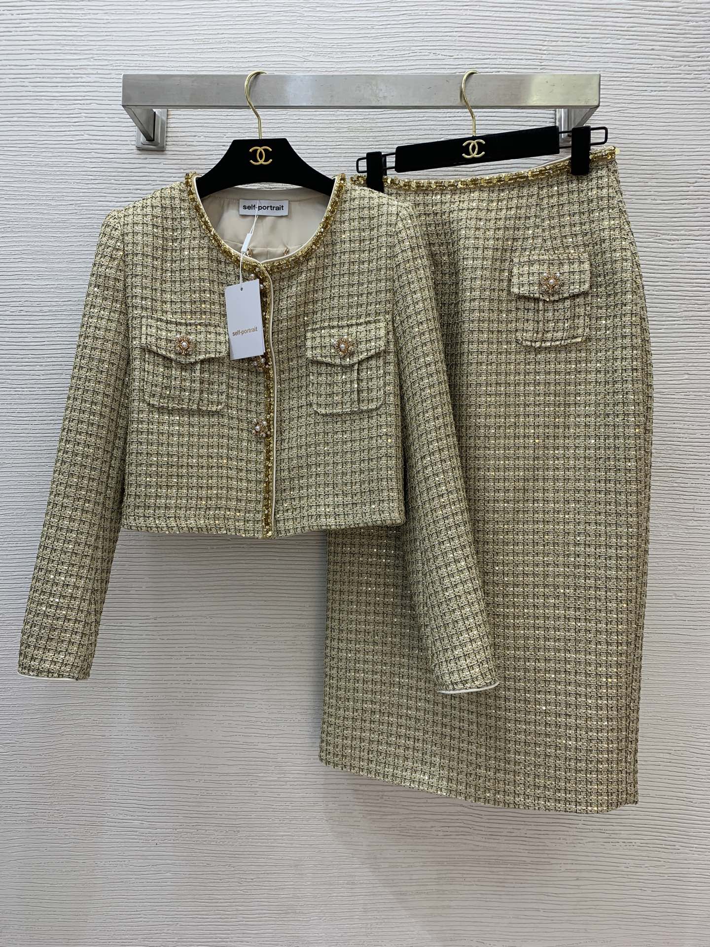 NO:331231,Skirt and jacket number G25041483 Self-portrai* new SP home new style high-end custom flash gold thread sequin braided thick tweed temperament celebrity little fragrance style suit!  Heavy industry sequin beaded edge decoration short stylish round neck short sleeve long sleeve jacket top high waist hip-pack rear slit long skirt!  (M size shoulder width 36, bust 96, sleeve length 59, clothing length 45; waist 68, hip 92, skirt length 80), skirts, jackets & coats, T-shirt, alexander wang19860909半裙、外套款号G25041483 Self-portrai*新款SP家新款 高端定制闪丝金线亮片编织粗花呢气质名媛小香风套装！重工亮片串珠边装饰短款时尚圆领短袖长袖外套上衣高腰包臀后开叉长款半身裙！（M码肩宽36,胸围96,袖长59,衣长45； 腰围68,臀围92,裙长80）,,skirts,jackets & coats,T-shirt,alexander wang,Women's clothing