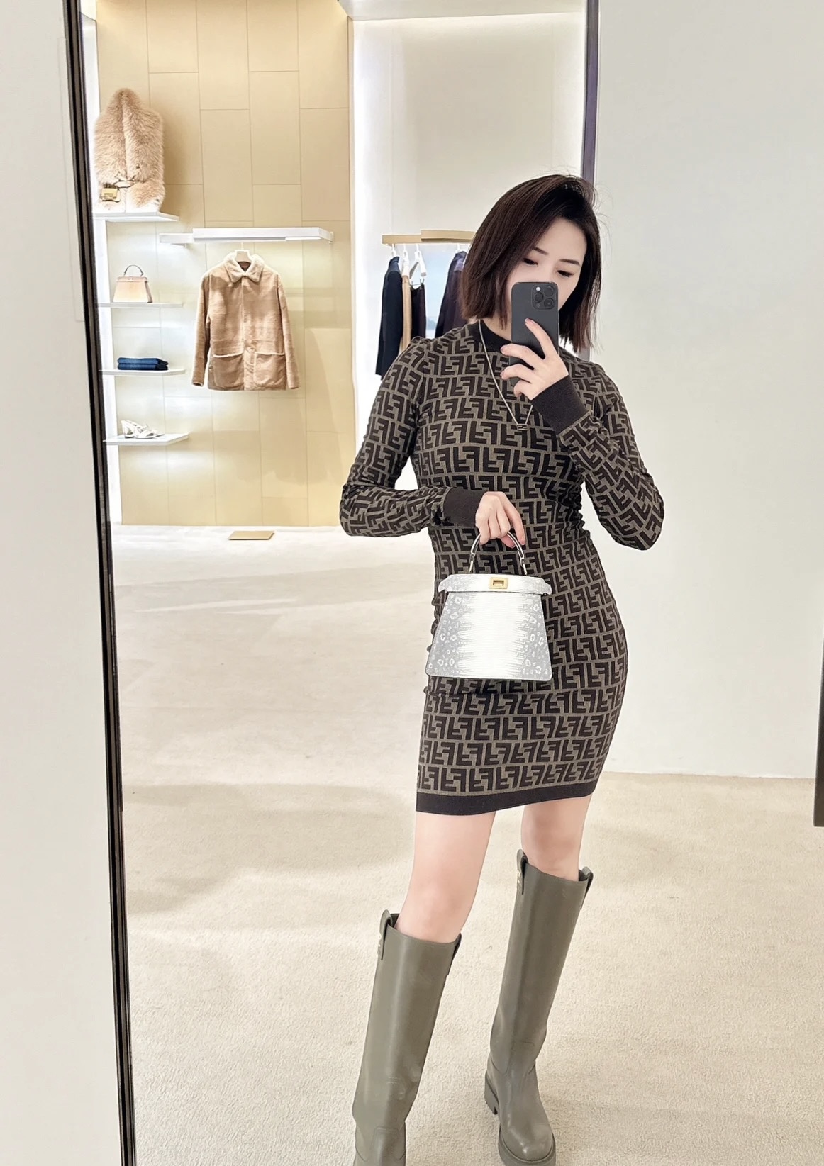 NO:587235,Style No. G25041283 FEND* new high-end customized classic double FF letter logo jacquard slim fit stretch knitted long-sleeved dress!  (M size bust 80, sleeve length 64, waist 70, skirt length 86) hair,,fendi,skirts,alexander wang19860909款号G25041283 FEND*新款高端定制 经典双FF字母logo提花修身显瘦弹力针织长袖连衣裙！（M码胸围80,袖长64,腰围70,裙长86）发,,fendi,skirts,alexander wang,Women's clothing