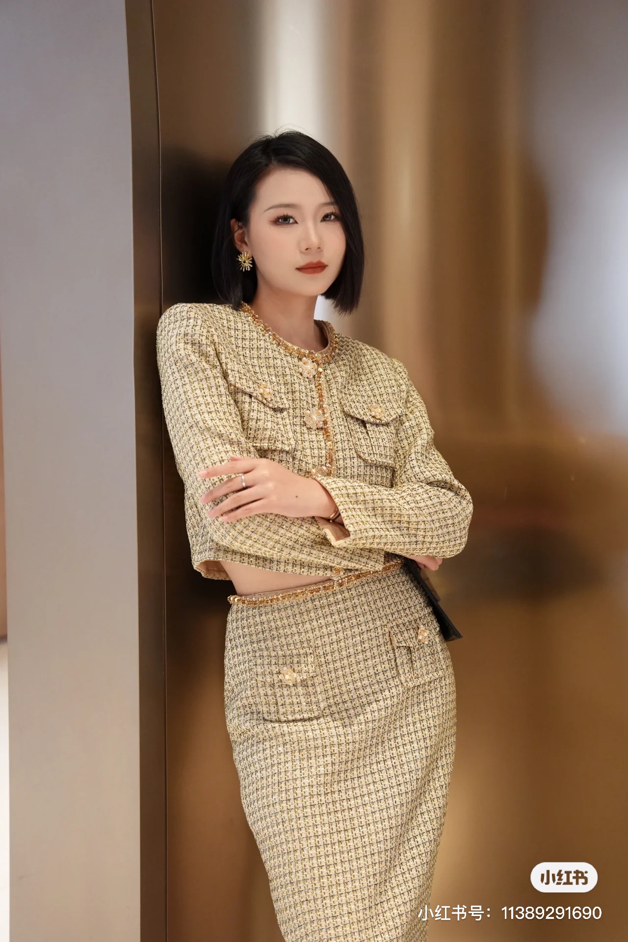 NO:621883,Model No. G25041483 Self-portrai* new SP home new high-end custom glitter gold thread sequins woven tweed elegant lady small fragrance style suit!  Heavy sequin beaded edge decoration short fashionable round neck short sleeve long sleeve coat top high waist hip-covering long skirt with slits at the back!  (M size shoulder width 36, bust 96, sleeve length 59, dress length 45; waist 68, hip 92, skirt length 80) half,,skirts,jackets & coats,T-shirt,alexander wang19860909款号G25041483 Self-portrai*新款SP家新款 高端定制闪丝金线亮片编织粗花呢气质名媛小香风套装！重工亮片串珠边装饰短款时尚圆领短袖长袖外套上衣高腰包臀后开叉长款半身裙！（M码肩宽36,胸围96,袖长59,衣长45； 腰围68,臀围92,裙长80）半,,skirts,jackets & coats,T-shirt,alexander wang,Women's clothing