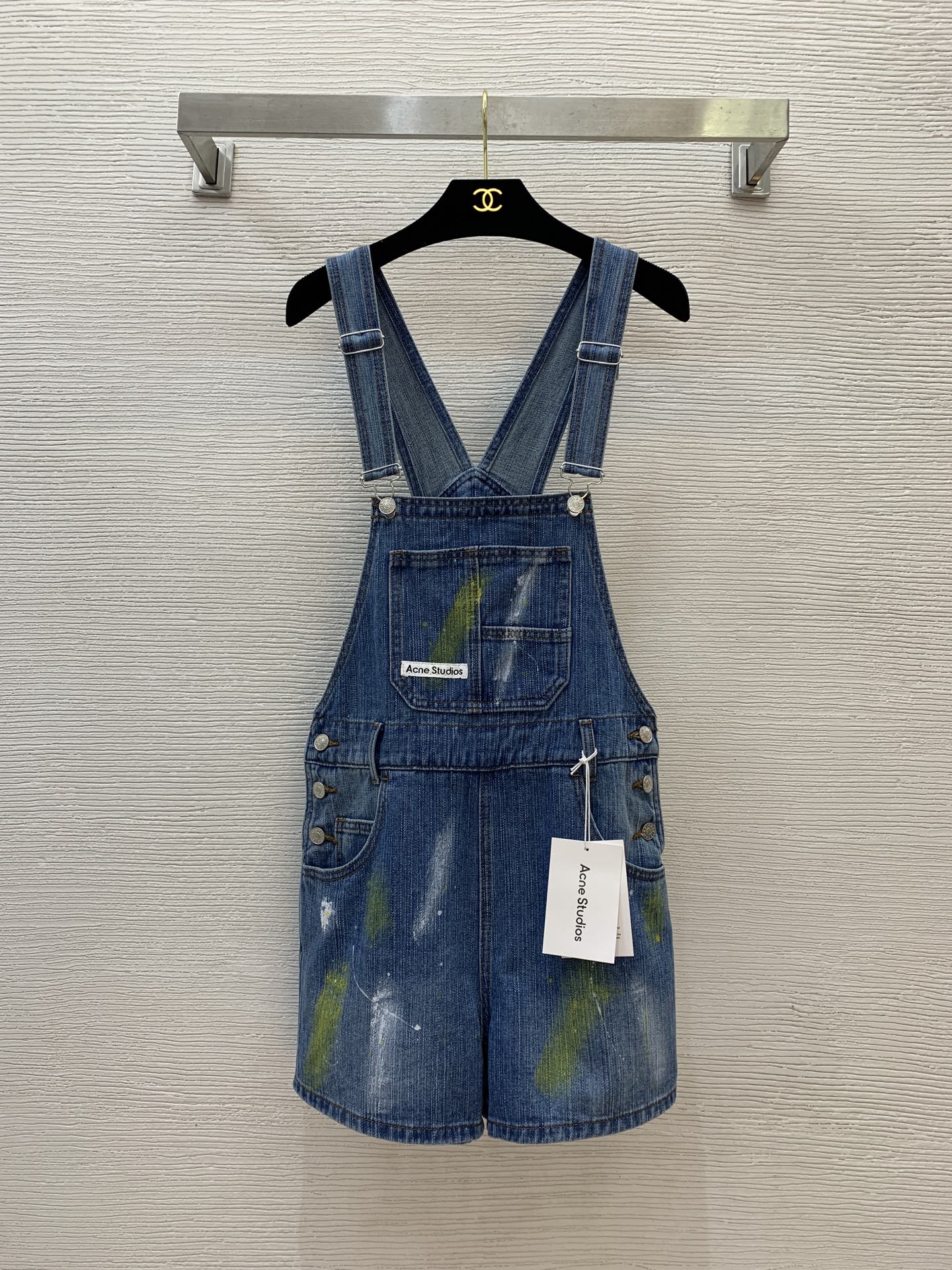 NO:326856,Model number G25041728 AcneStud* new high-end custom original logo hardware accessories, small cloth logo decorative art graffiti print age-reducing playful and fashionable denim overalls shorts!  Blue, 26-27-28 (27 size waist 82, hip circumference 98, trousers length 57 without shoulder straps), acne studios, shorts, alexander wang19860909款号G25041728 AcneStud*新款 高端定制原版logo五金配件、小布标logo装饰艺术涂鸦印花减龄俏皮时尚牛仔背带裤短裤！蓝色、26-27-28（27码腰围82,臀围98,裤长57不含肩带）,,acne studios,shorts,alexander wang,Women's clothing