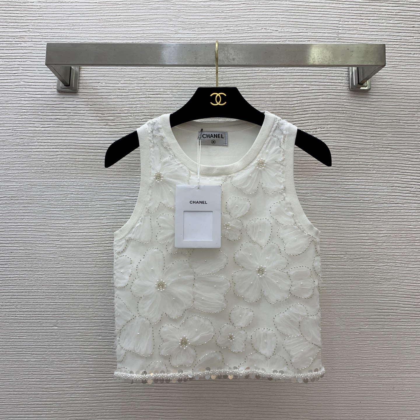 NO:327600,Model number D25041946 Chane* new model Heavy Industry Mesh Flower Sequins Beaded Decoration Slim Knitted Vest Top!  Black, off-white, (M size bust 70, 44 length), chanel, alexander wang19860909款号D25041946 Chane*新款 重工网纱花朵亮片串珠装饰修身显瘦针织背心上衣！黑色、米白色、（M码胸围70,衣长44）,,chanel,alexander wang,Women's clothing