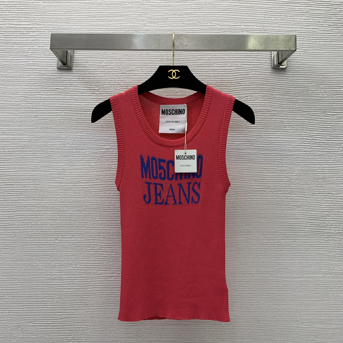 NO:577067,Model No. D25042234 MOSCHIN*O’s new slim-fitting high-elastic knitted vest with lettering logo on the chest!  Rose red, black, white, (M size bust 54, length 55/fabric elastic large size is for reference only),,alexander wang19860909款号D25042234 MOSCHIN*O新款 胸前字母logo修身显瘦高弹力针织背心！玫红色、黑色、白色、（M码胸围54,衣长55/面料弹力大尺寸仅供参考）,,alexander wang,Women's clothing