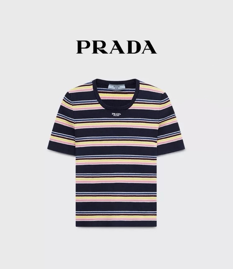 NO:327622,Model number D25041953 Prad* New summer P home custom ice silk knitted fabric, contrasting striped embroidered letter logo logo slim and slim short-sleeved sweater top!  (M size shoulder width 34, bust 74, sleeve length 22, clothing length 57), prada, T-shirt, alexander wang19860909款号D25041953 Prad*夏季新款P家定制冰丝针织面料、撞色条纹刺绣字母logo徽标修身显瘦短袖针织衫上衣！（M码肩宽34,胸围74,袖长22,衣长57）,,prada,T-shirt,alexander wang,Women's clothing