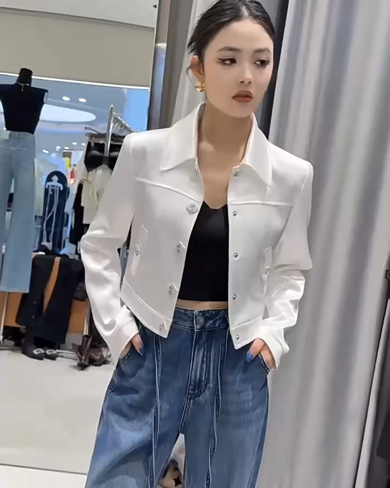 NO:327611,Model number G25041954 Saint Laurent YSL* newest high-end boutique custom imported textured acetate fabric feels silky and comfortable!  Letter logo square button simple and fashionable short lapel long sleeve jacket!  White, black, (M size shoulder width 40, bust 98, sleeve length 58, clothing length 46), saint laurent, saint laurent, jackets & coats, alexander wang19860909款号G25041954 圣罗兰YSL*新款 高端精品定制进口纹理醋酸面料手感丝滑舒适！字母logo方块纽扣简约时尚短款翻领长袖外套！白色、黑色、（M码肩宽40,胸围98,袖长58,衣长46）,,saint laurent,saint laurent,jackets & coats,alexander wang,Women's clothing