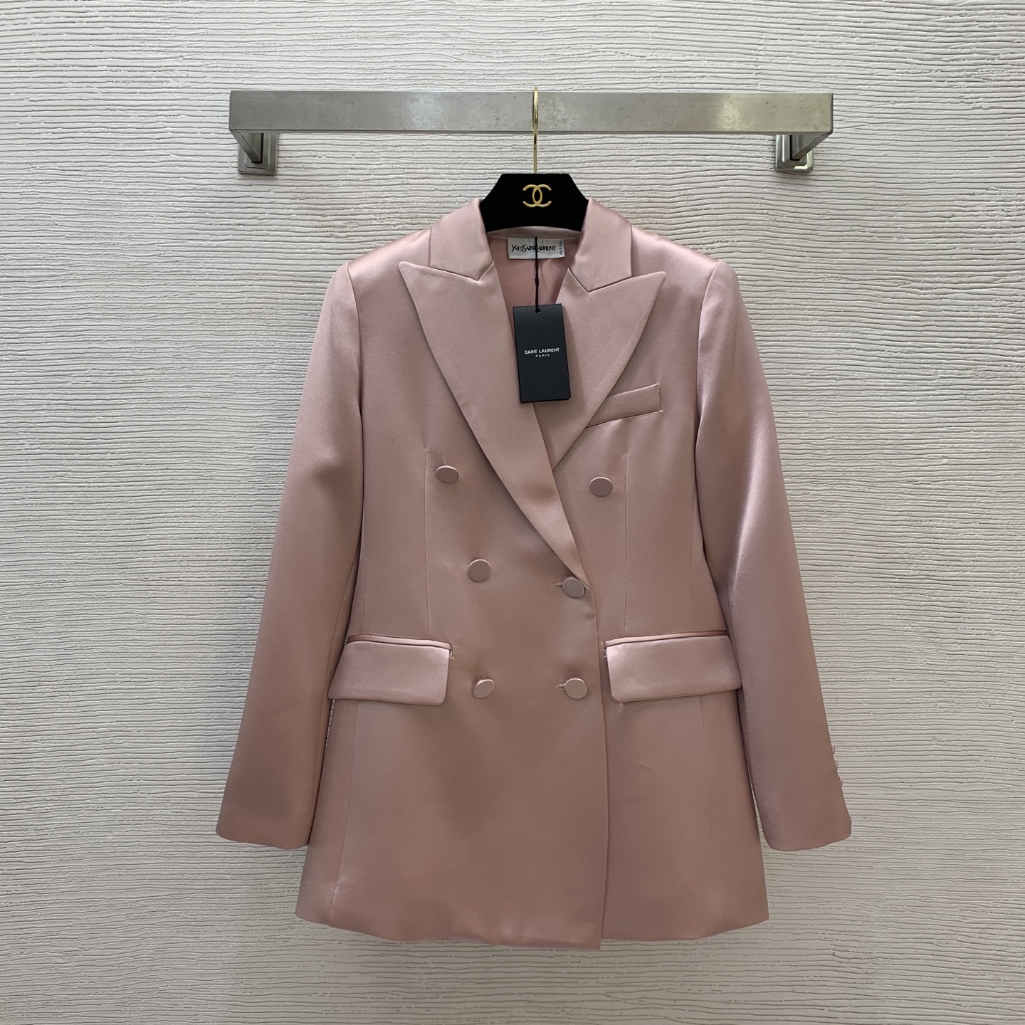 NO:328221,Model number G25042126 Saint Laurent YSL new exclusive customization, high-end quality is made of imported acetate fabric, and it feels silky and comfortable!  Commuting simple double-breasted slim fit and long-sleeved suit acetic acid jacket!  Pink, yellow, rose red, black, white, (M size shoulder width 37, sleeve length 58, bust 96, clothing length 74) hair, saint laurent, saint laurent, jackets & coats, business suit, alexander wang19860909款号G25042126 圣罗兰YSL新款独家定制 高端精品质量采用进口醋酸面料手感丝滑舒适！通勤简约双排扣修身显瘦长袖西装醋酸外套！粉色、黄色、玫红色、黑色、白色、（M码肩宽37,袖长58,胸围96,衣长74）发,,saint laurent,saint laurent,jackets & coats,business suit,alexander wang,Women's clothing