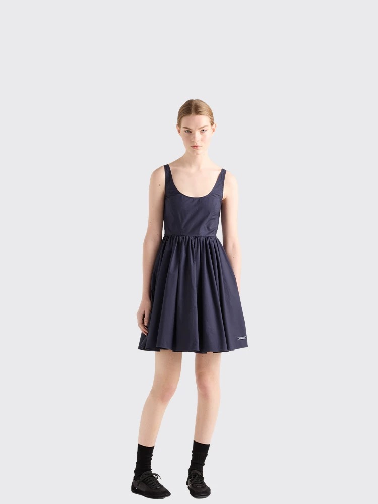 NO:609461,Model No. D25050374 Prad* new style logo-embellished U-neck slim-fitting camisole dress with wide swing!  Black, (M size bust 90, waist 74, skirt length 85) hair, prada, skirts, alexander wang19860909款号D25050374 Prad*新款 logo小标志装饰U领修身显瘦大摆吊带背心连衣裙！黑色,（M码胸围90,腰围74,裙长85）发,,prada,skirts,alexander wang,Women's clothing