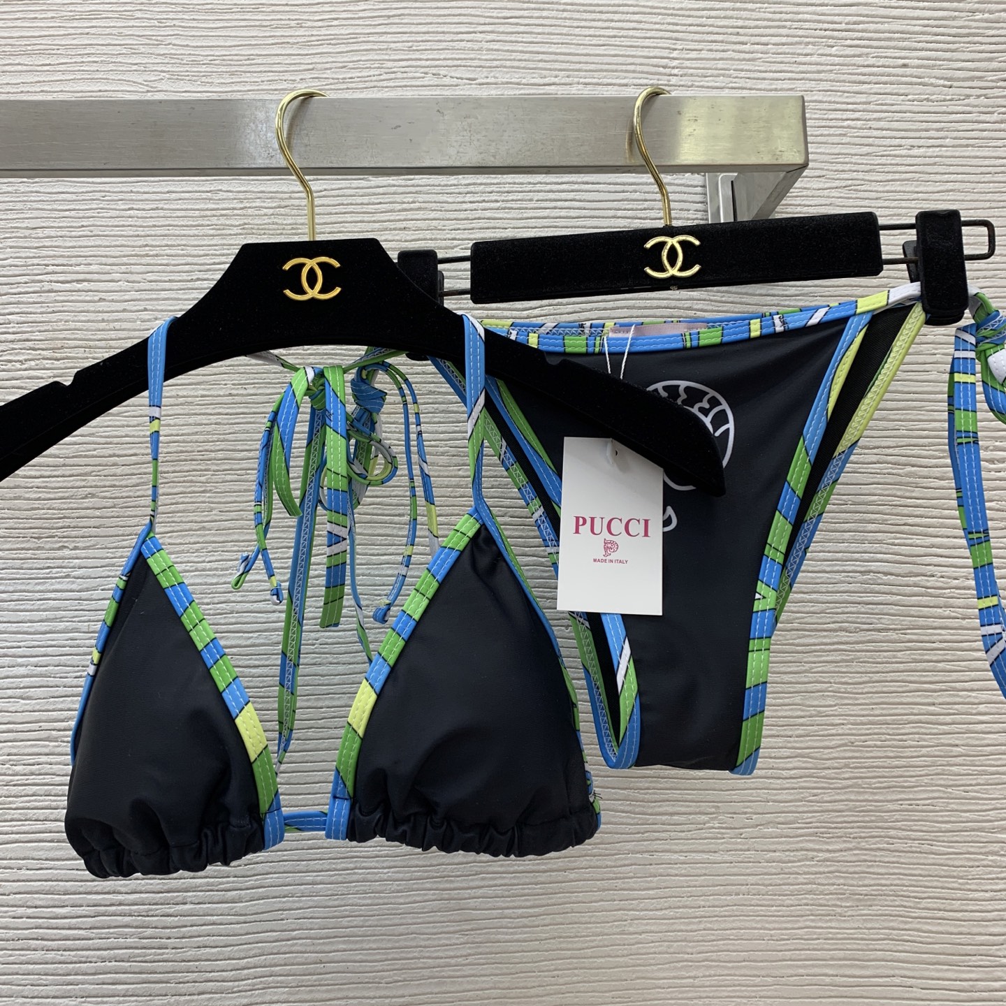 NO:332119,Model number D25051042 PUCC* new sexy bikini split swimsuit set!  Contrast colored halter neck bra underwear Pisces printed straps sexy thong underwear!  black, hair, swimsuits,bikinis,alexander wang19860909款号D25051042 PUCC*新款性感比基尼分体泳衣套装！撞色包边挂脖文胸内衣双鱼印花绑带性感丁字裤内裤！黑色, ,发,,swimsuits,bikinis,alexander wang,Women's clothing