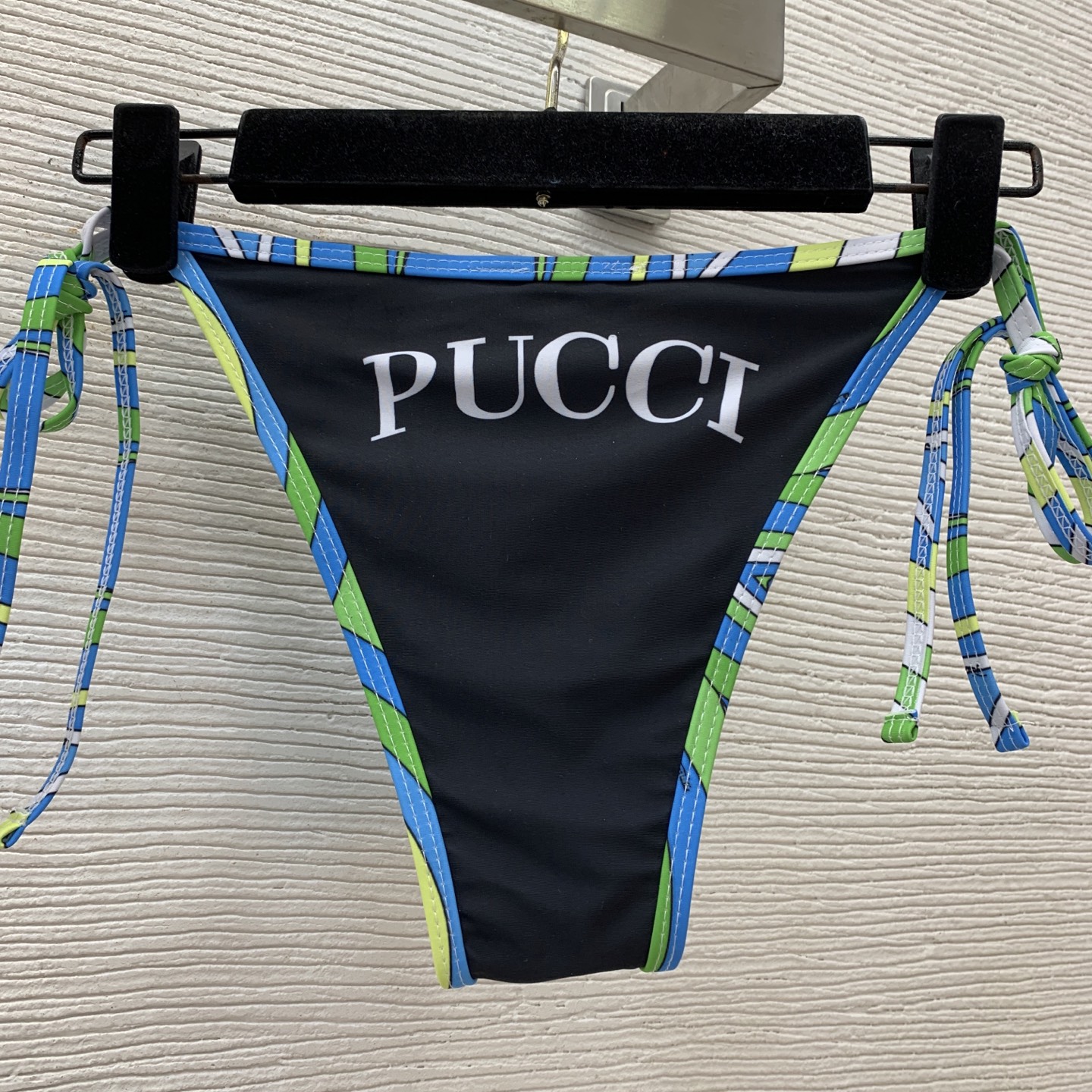 款号D PUCC*新款性感比基尼分体泳衣套装！撞色包边挂脖文胸内衣➕双鱼印花绑带性感丁字裤内裤！黑色，𝐒