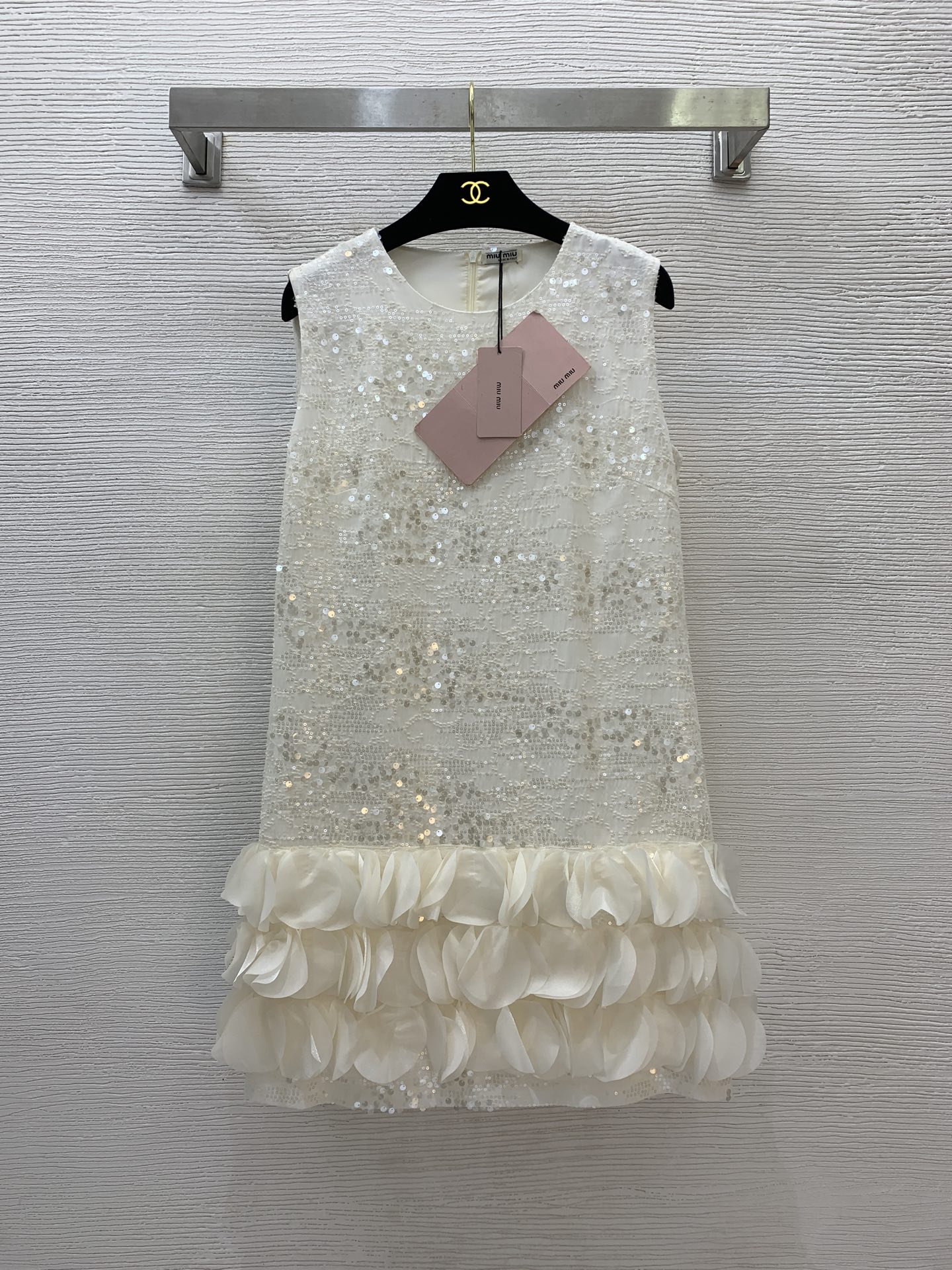 NO:334023,Model number G25051436 MiuMi* Miujia new high-end custom blingbling shining sequin woven petals layered splicing slim fit and sleeveless vest dress!  apricot, purple, 36.38.40.42 (38 size bust 96, skirt length 88) hair, miumiu, skirt, alexander wang19860909款号G25051436 MiuMi*缪家新款高端定制blingbling闪耀亮片编织花瓣层层拼接修身显瘦无袖背心连衣裙！杏色,紫色,36.38.40.42（38码胸围96,裙长88）发,,miumiu,skirts,alexander wang,Women's clothing