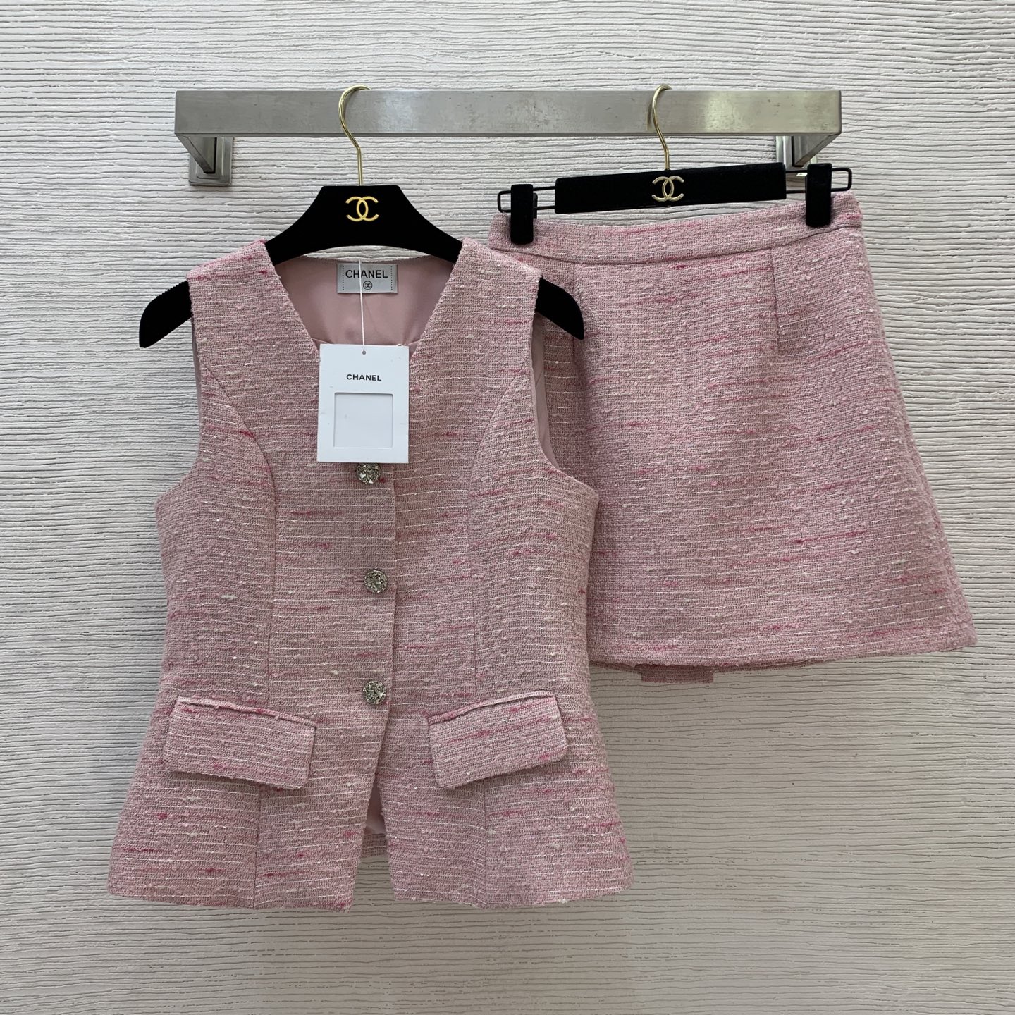 NO:335135,Model number G25051742 Chane* new high-end customization, small fragrance style tweed temperament set!  Slim fit sleeveless vest jacket top with midline pleated design high waist A-line short skirt skirt!  Pink, (M size bust 90, 57 length of clothes; waist 68, 40 length of skirt) Skirt, chanel, skirts, jackets & coats, alexander wang19860909款号G25051742 Chane*新款高端定制 小香风粗花呢气质套装！修身版无袖马甲外套上衣前中线压褶设计高腰A字短裙半身裙！粉色,（M码胸围90,衣长57；腰围68,裙长40） 裙子,,chanel,skirts,jackets & coats,alexander wang,Women's clothing