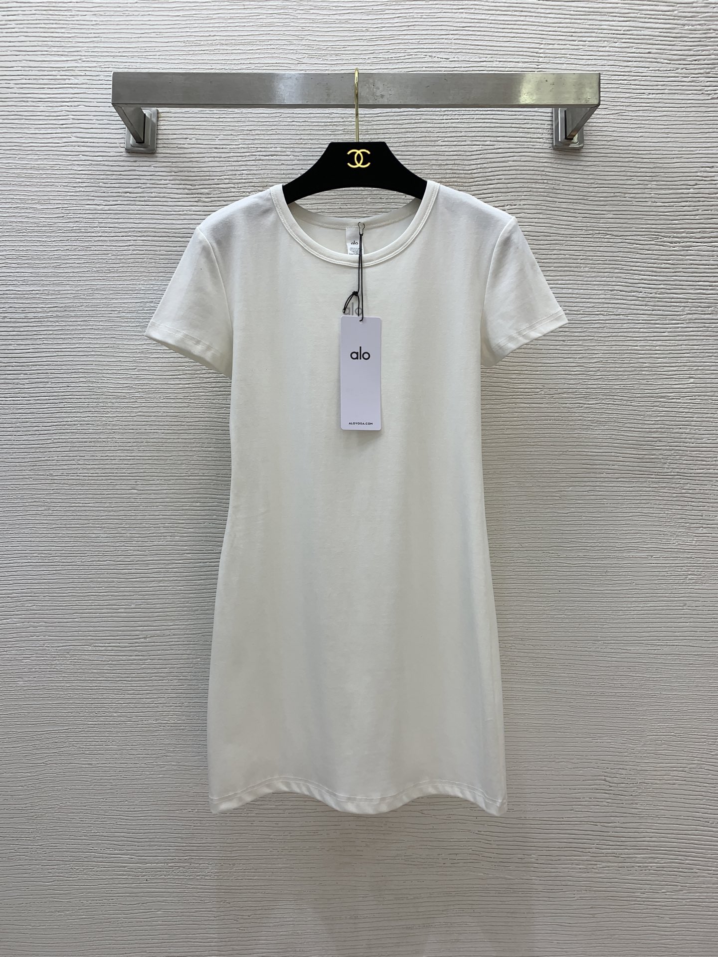 NO:333134,Model number G25051228 Aloyoga new high-end custom letter logo small cloth label patch decorative pit strip stretch cotton slim fit short-sleeved dress!  off-white, black, (M size bust 78, waist 68, sleeve length 15, skirt length 75) hair, skirts, T-shirt, alexander wang19860909款号G25051228 Aloyoga新款高端定制 字母logo后背小布标贴布装饰坑条弹力棉修身显瘦短袖连衣裙！米白色、黑色、（M码胸围78,腰围68,袖长15,裙长75）发,,skirts,T-shirt,alexander wang,Women's clothing