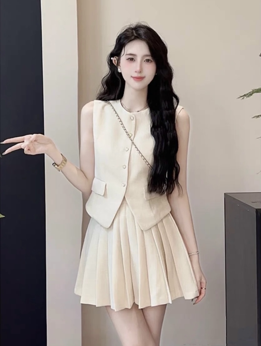 NO:333309,Model number G25051384 Dio* new summer style high-end customized fashionable age-reducing temperament set!  Slim fit and slim buttoned small round neck vest sleeveless top with floral waist pleated pleated short skirt skirt!  Apricot color, (M size bust 90, 49 length of clothes; waist 70, 44 skirt length) top, dior, skirt ts, alexander wang19860909款号G25051384 Dio*夏季新款 高端定制时尚减龄气质套装！修身显瘦系扣小圆领马甲无袖上衣花包腰压褶百褶短裙半身裙！杏色,（M码胸围90,衣长49；腰围70,裙长44）上衣,,dior,skirts,alexander wang,Women's clothing