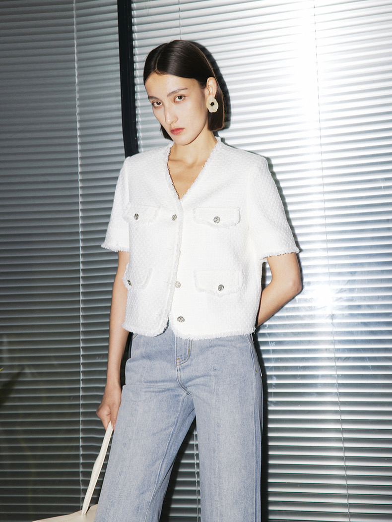 NO:332125,Model number G25051048 Chane* new high-end custom hem sewn metal chain style with a stylish and stylish style, a small fragrance style tweed braided short V-neck short-sleeved top jacket!  White, (M size shoulder width 37, bust 96, sleeve length 25, clothing length 53) hair, chanel, jackets & coats, T-shirt, alexander wang19860909款号G25051048 Chane*新款高端定制下摆缝制金属链条版型垂挺有型、气质小香风粗花呢编织短款V领短袖上衣外套！白色,（M码肩宽37,胸围96,袖长25,衣长53）发,,chanel,jackets & coats,T-shirt,alexander wang,Women's clothing