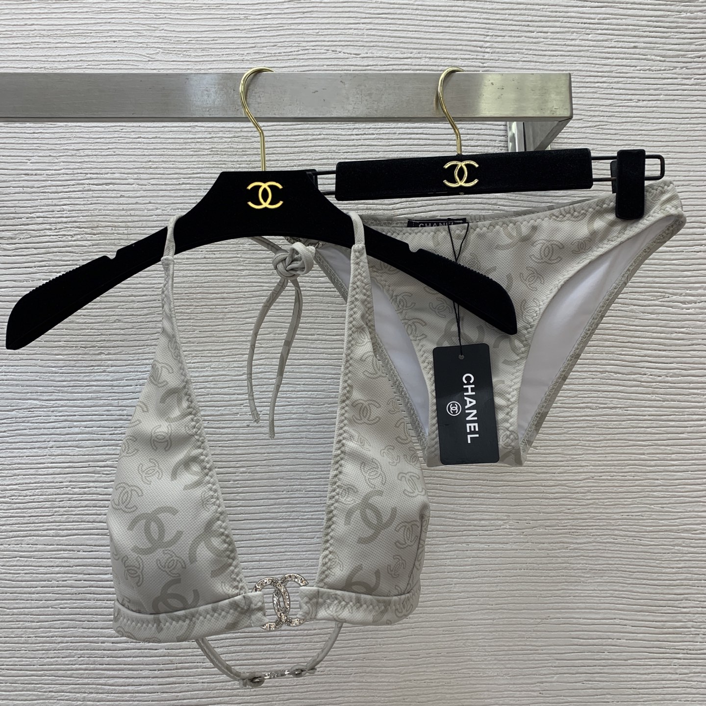 NO:334678,Model number D25051642 Chane* new style Double C letter logo printed sexy bikini split swimsuit (with chest pad) triangle strap halter neck bra underwear triangle underwear!  A must-have for a hot spring pool on the beach!  ink blue, apricot, hair, chanel, swimsuits, bikinis, alexander wang19860909款号D25051642 Chane*新款 双C字母logo印花性感比基尼分体泳衣（带胸垫）三角标绑带挂脖文胸内衣三角内裤！海边度假温泉泳池必备！墨蓝色、杏色、 ,发,,chanel,swimsuits,bikinis,alexander wang,Women's clothing