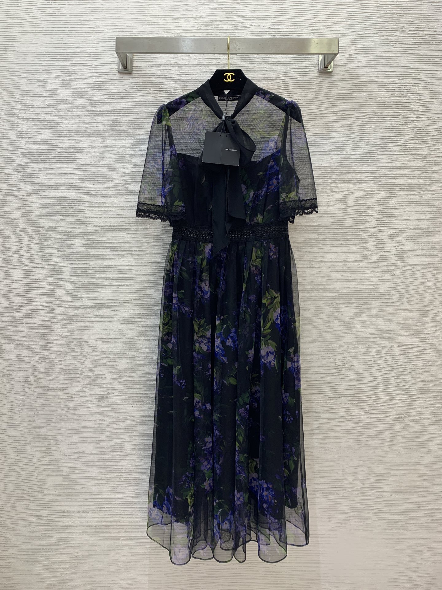 NO:409904,Model number G25051942 Dolce & Gabbana DG* newest high-end custom lace spliced ​​mesh see-through purple flower print waist-closing and short-sleeved dress!  Black, (Size S bust 86, waist 70, sleeve length 30, skirt length 129), Dolce & Gabbana, skirts, T-shirt, alexander wang19860909款号G25051942 杜嘉班纳DG*新款 高端定制蕾丝花边拼接网纱透视紫色花朵印花收腰显瘦短袖连衣裙！黑色,（S码胸围86,腰围70,袖长30,裙长129）发,,Dolce&Gabbana,skirts,T-shirt,alexander wang,Women's clothing