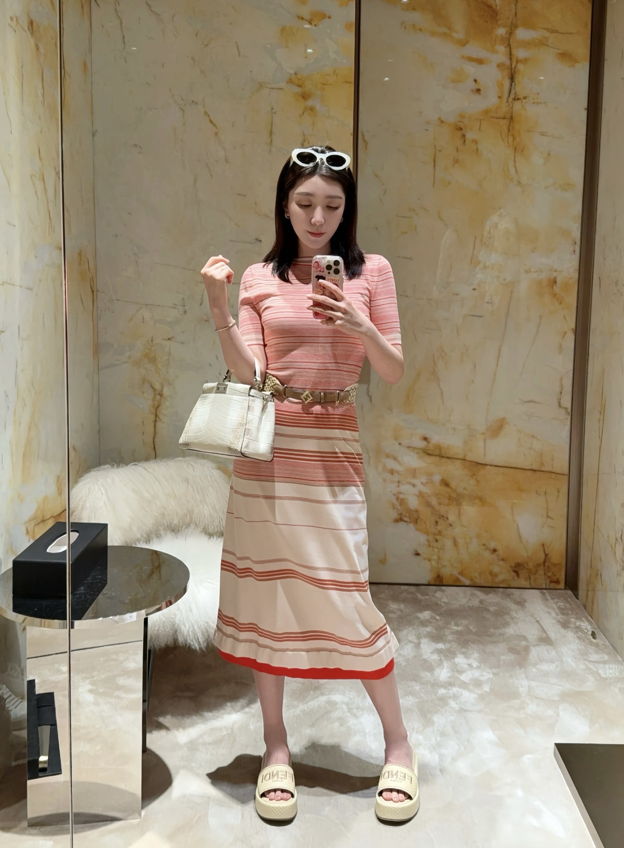 NO:334434,Model number G25051543 FEND* new high-end custom-made fashionable striped letter logo armband slim fit and slim mid-length short-sleeved knitted dress!  (M size bust 78~90, sleeve length 25, clothing length 115) hair, fendi, skirts, T-shirt, alexander wang19860909款号G25051543 FEND*新款高端定制时尚条纹字母logo袖章修身显瘦中长款短袖针织连衣裙！（M码胸围78～90,袖长25,衣长115）发,,fendi,skirts,T-shirt,alexander wang,Women's clothing