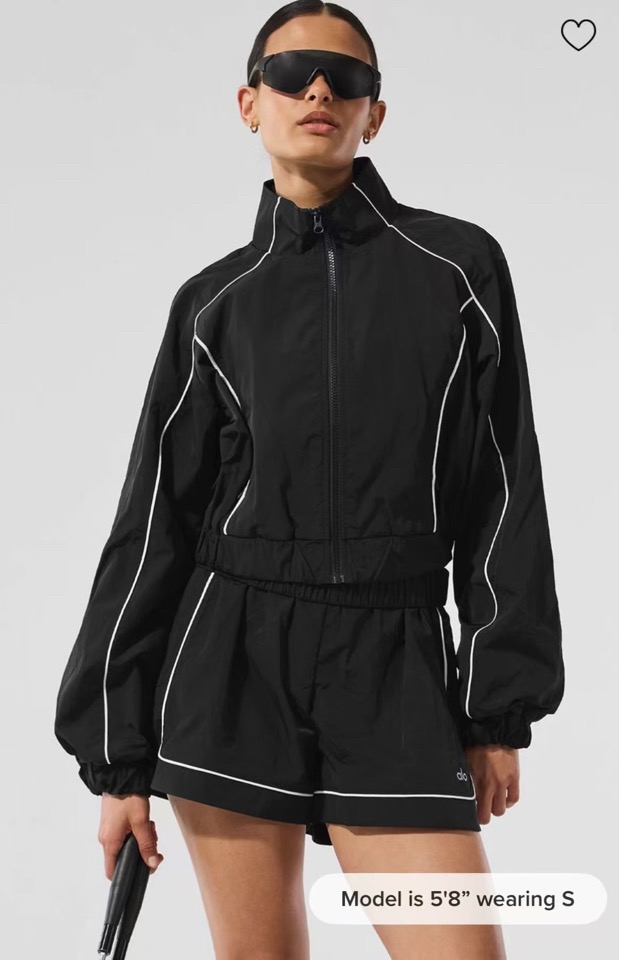 NO:334430,Model number D25051573 Aloyoga new contrasting color edging and sporty style age-reducing temperament fashion suit!  Short long-sleeved stand-up collar zipper jacket top with elastic waist curved sports shorts, pockets on both sides of the pants!  Black, white, (M size bust 114, rotator sleeve 71, 47 length, waist 66~76, trousers length 37) hair, shorts, jackets & coats, jackets & coats, alexander wang19860909款号D25051573 Aloyoga新款撞色包边运动风减龄气质时尚套装！短款长袖立领拉链夹克外套上衣松紧腰弧摆运动短裤,裤子两侧有口袋！黑色,白色,（M码胸围114,连肩袖71,衣长47,腰围66～76,裤长37）发,,shorts,jackets & coats,jackets & coats,alexander wang,Women's clothing