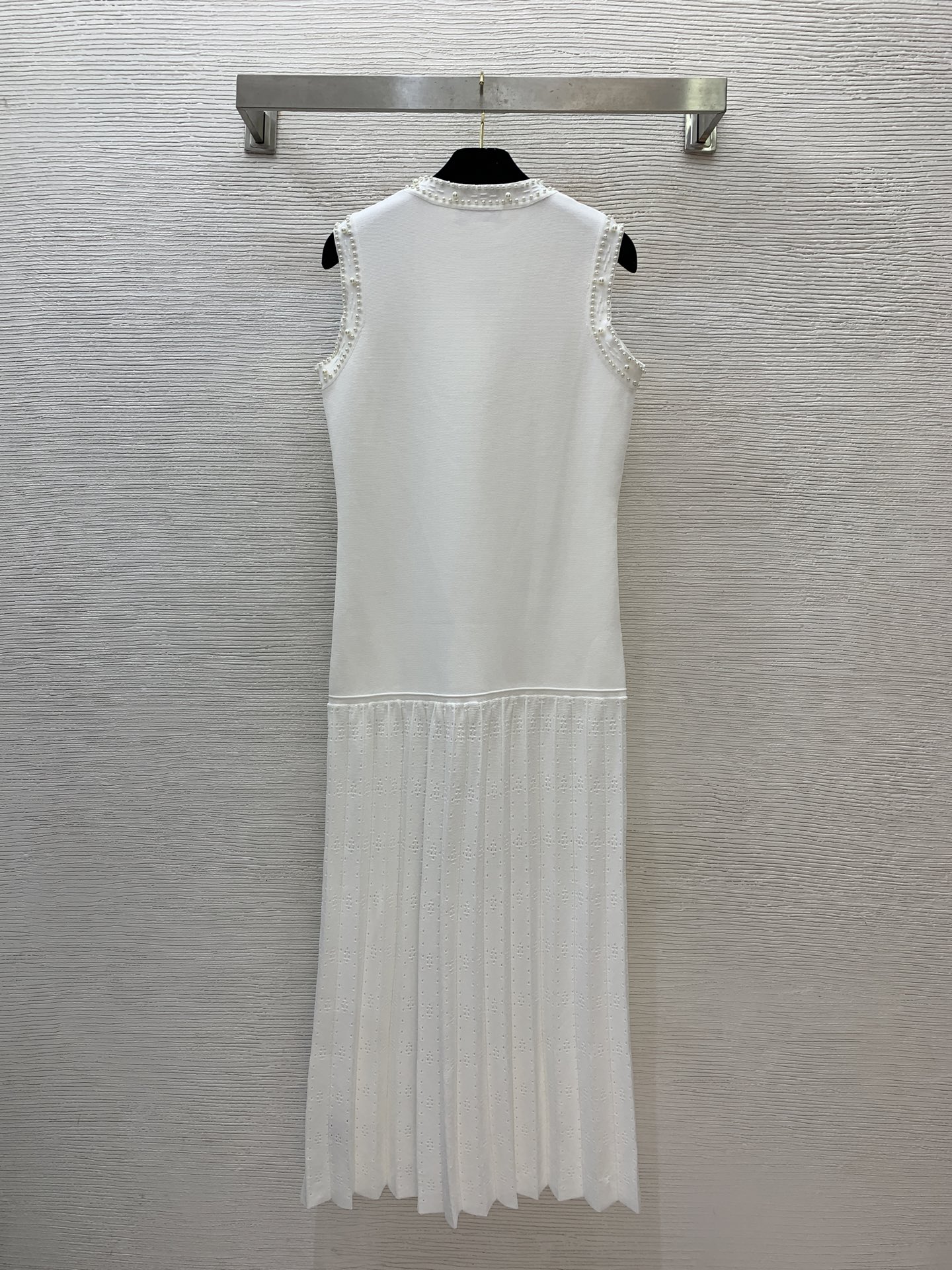 Sandro Knit Sleeveless Dress with Beaded Detail - Elegant & Slim Fit 5 i1747305669791 4953 0 5