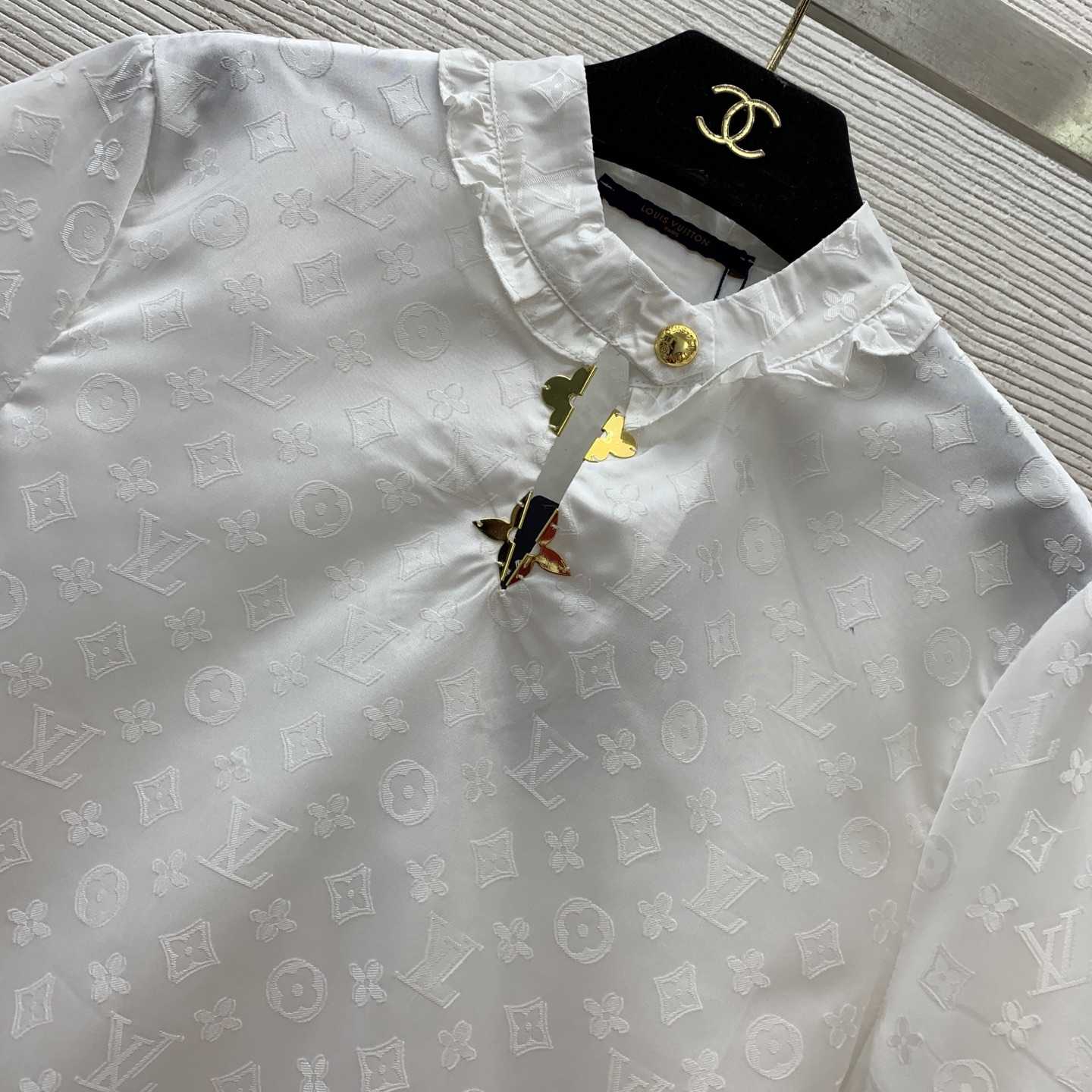 Louis Vuitton White Jacquard Ruffle Slim Fit Short Sleeve Top 3 i1747479967943 7399 0 0