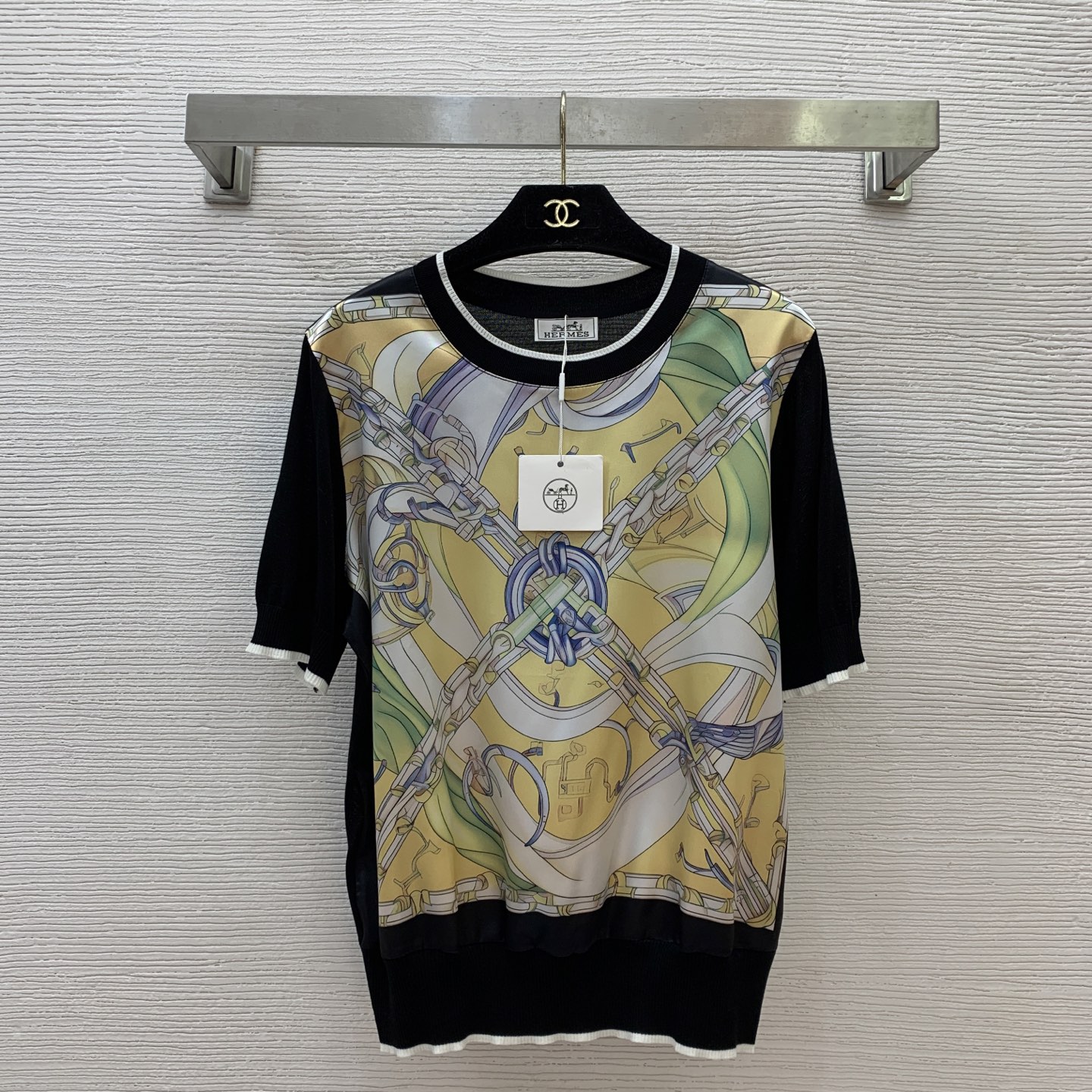 HERMÈS Inspired Chain Print Short Sleeve Knit Top - Stylish & Versatile 2 i1747479993197 2395 0 2