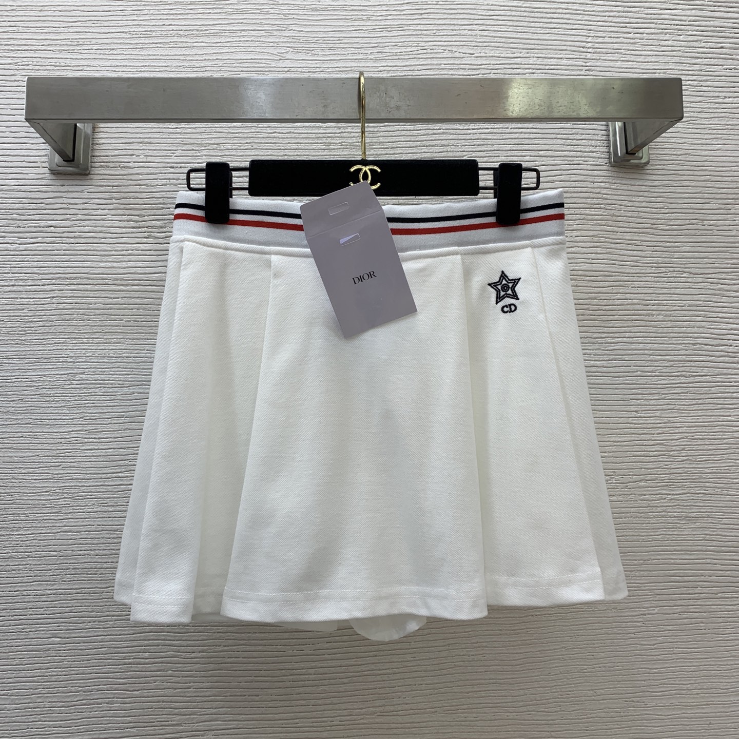 NO:412500,Model number D25052124 Dio* new style letter logo striped webbing spliced ​​pleated skirt CD five-pointed star embroidery college style age-reducing sports short skirt skirt!  White, (M size waist circumference 70~74, skirt length 36) hair, dior, skirts, alexander wang19860909款号D25052124 Dio*新款 字母logo条纹织带拼接压褶裙摆CD五角星刺绣学院风减龄运动短裙半身裙！白色,（M码腰围70～74,裙长36）发,,dior,skirts,alexander wang,Women's clothing