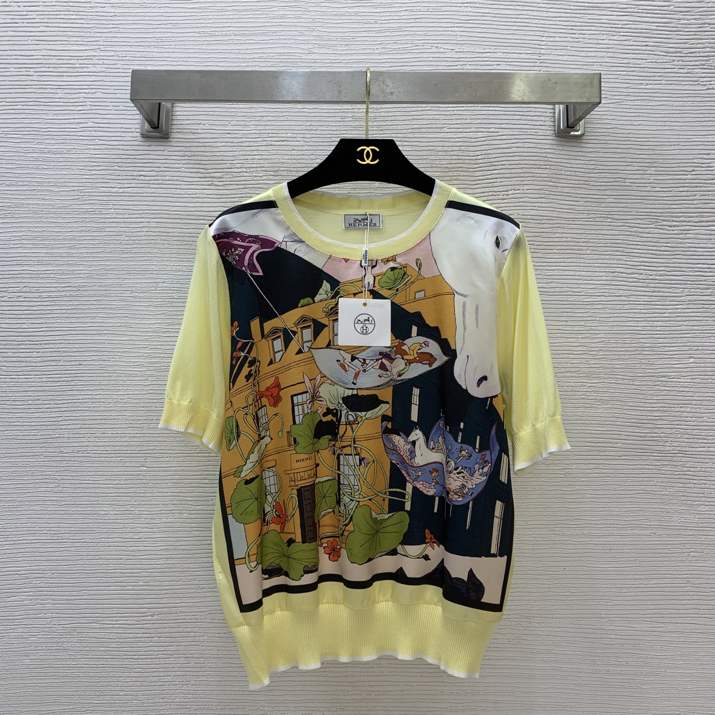 NO:413633,Model number G25052182 Recommended running volume HERME*S new custom imitation silk satin splicing back piece knitted fabric stretch versatile short-sleeved sweater top!  Yellow/black/bee-white, average size (average size shoulder width 39, bust 108, sleeve length 27, 60 clothes length) hair, hermes, T-shirt, real silk, alexander wang19860909款号G25052182 跑量推荐HERME*S新款定制仿真丝缎面拼接后片针织面料弹力百搭短袖针织衫上衣！黄/黑/米白、均码（均码肩宽39,胸围108,袖长27,衣长60）发,,hermes,T-shirt,real silk,alexander wang,Women's clothing