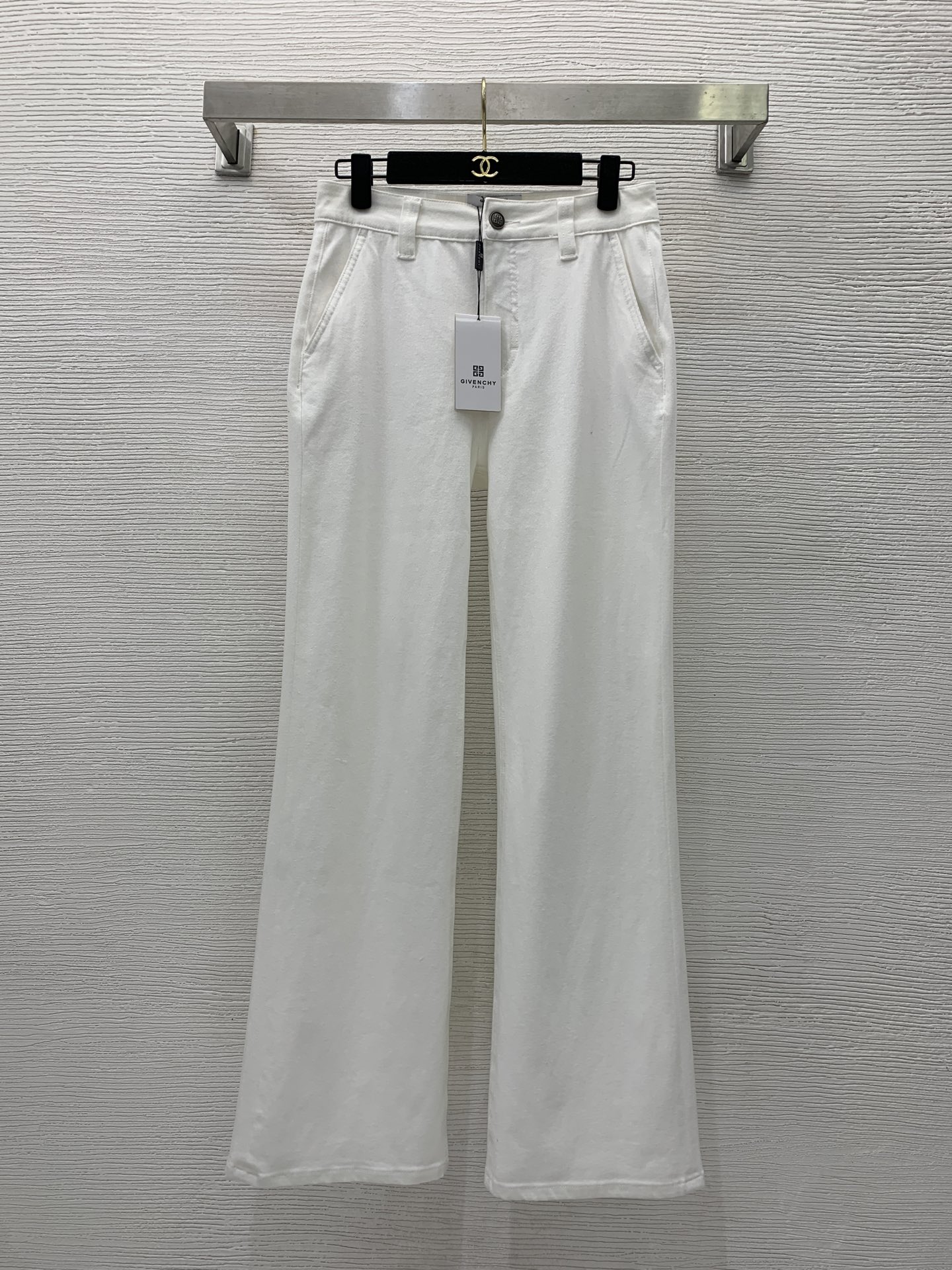 NO:415875,Model number D25052487 Givench*y Givench new high-end custom washed cowboy cotton stretch fabric soft and comfortable!  Leather brand logo decorative pocket logo printed fashionable versatile straight narrow version wide-leg jeans and trousers!  36.38.40.42.44 (40 size waist circumference 70~76 high elasticity, hip circumference 88, trouser length 107) wholesale, given, given, given, jeans, alexander wang19860909款号D25052487 Givench*y纪梵家新款高端定制洗水牛仔棉弹力面料柔软舒适！腰间皮牌logo装饰口袋徽标印花时尚百搭直筒窄版阔腿牛仔裤长裤！36.38.40.42.44（40码腰围70～76高弹,臀围88,裤长107）批发,,givenchy,givenchy,jeans,alexander wang,Women's clothing