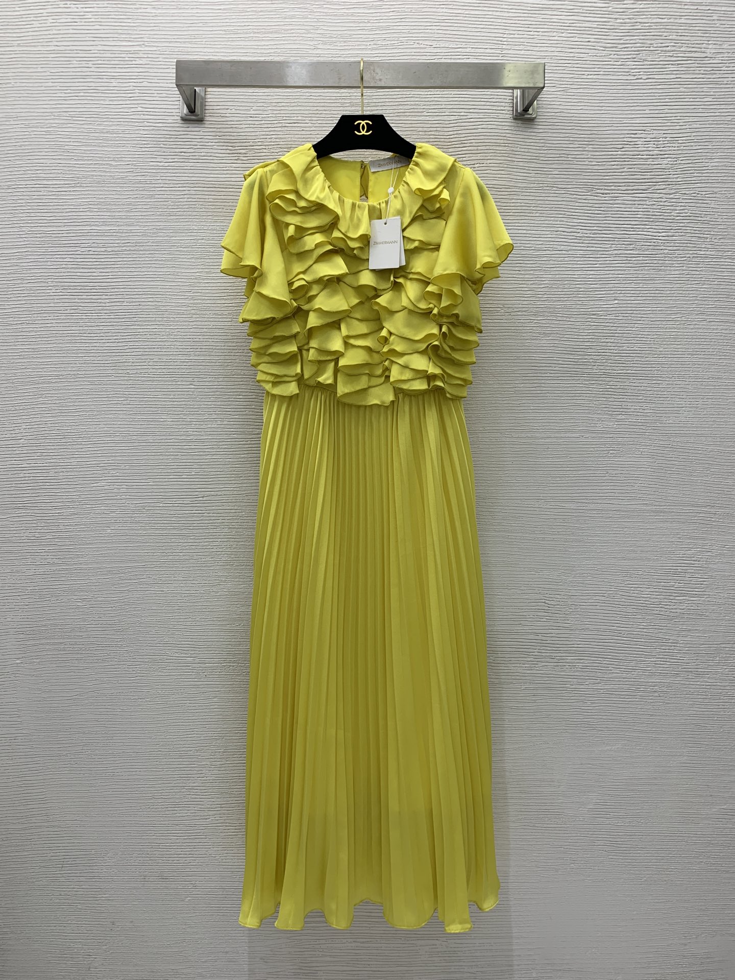 NO:415860,Model number G25052476 ZIMMERMA*N Australia brand High-end custom ruffled spliced ​​pleated skirt with slim fit and slim flying sleeves!  Yellow, black, (Size S bust 88, sleeve length 15, waist 70, skirt length 130), skirts, alexander wang19860909款号G25052476 ZIMMERMA*N兹默曼澳洲品牌 高端定制荷叶边拼接压褶裙摆修身显瘦飞飞袖连衣裙！黄色、黑色、（S码胸围88,袖长15,腰围70,裙长130）,,skirts,alexander wang,Women's clothing