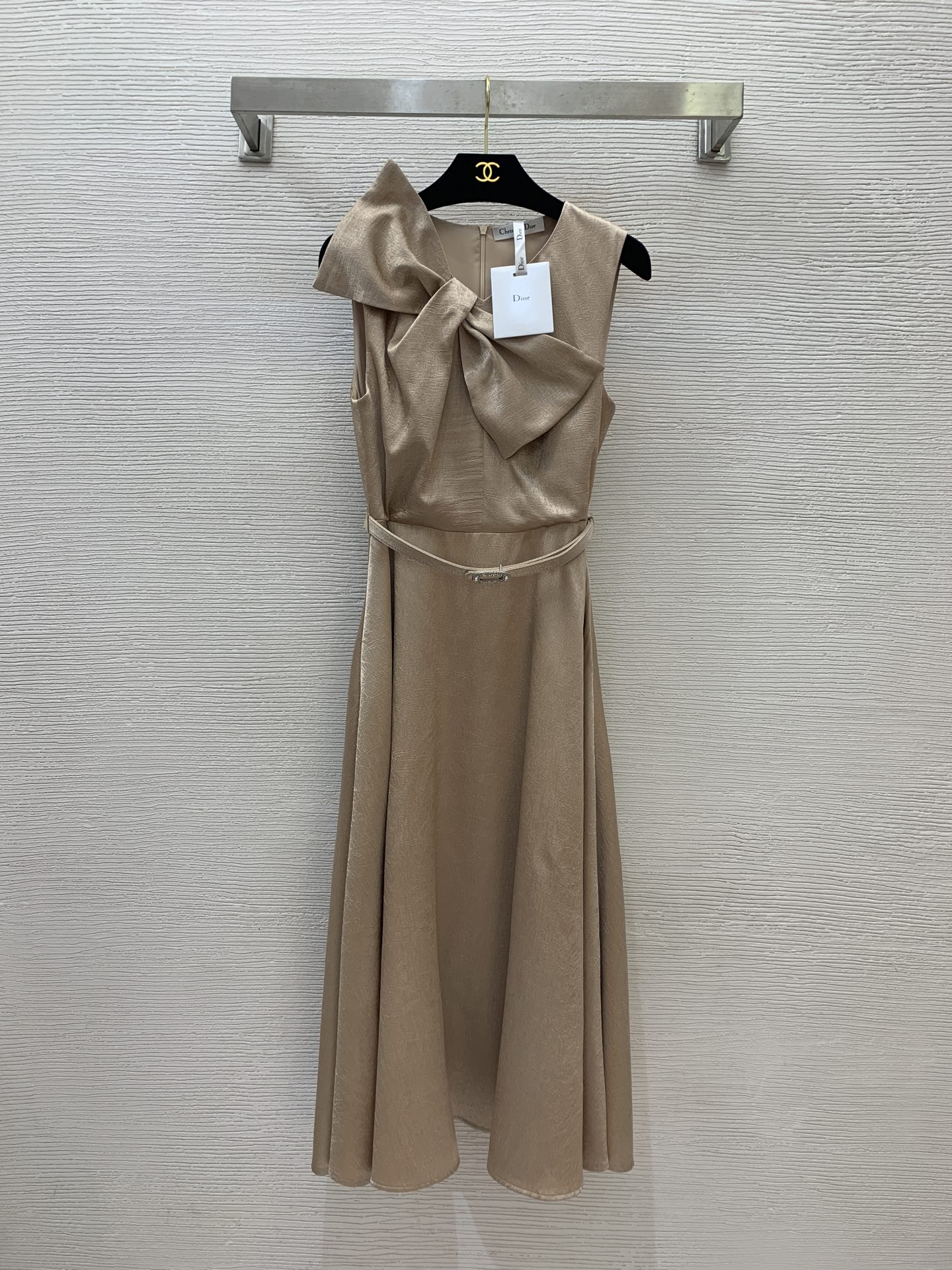 NO:413629,Model number G25052285 Dio* new high-end customization, oversized bow design, waist-hugging and slimming large skirt with long sleeveless vest dress!  Khaki, purple, ginger green, (Size bust 84, waist 68, skirt length 117) hair 0,,dior, skirt ts,alexander wang19860909款号G25052285 Dio*新款高端定制 超大蝴蝶结设计收腰显瘦大裙摆长款无袖背心连衣裙！卡其色、紫色、姜绿色、（S码胸围84,腰围68,裙长117）发0,,dior,skirts,alexander wang,Women's clothing