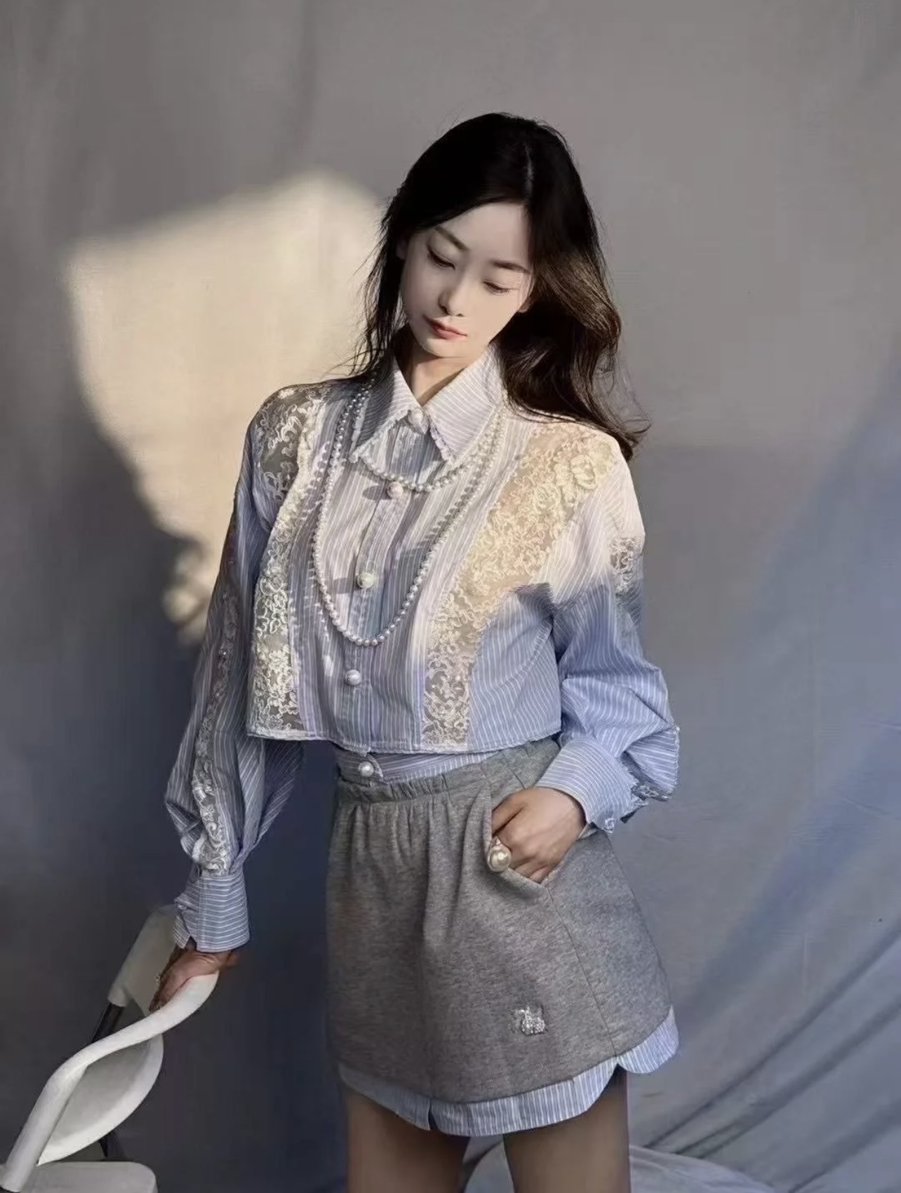 NO:413621,Model number G25052237 MiuMi*Mijia new high-end custom style fashionable two-piece set!  Mesh perspective spliced ​​lace hook button lapel short long-sleeved shirt top fake two fashionable and personalized short skirt skirt!  (Size S shoulder width 58, bust 118, sleeve length 53, front garment length 43/47; waist 70, skirt length 37) , whole set, miumiu, skirt 1, alexander wang19860909款号G25052237 MiuMi*缪家新款高端定洋气减龄时尚两件套装！网纱透视拼接蕾丝勾花系扣翻领短款长袖衬衣上衣假两件时尚个性短裙半身裙！（S码肩宽58,胸围118,袖长53,前衣长43/47；腰围70,裙长37） 、整套,,miumiu,skirts,alexander wang,Women's clothing