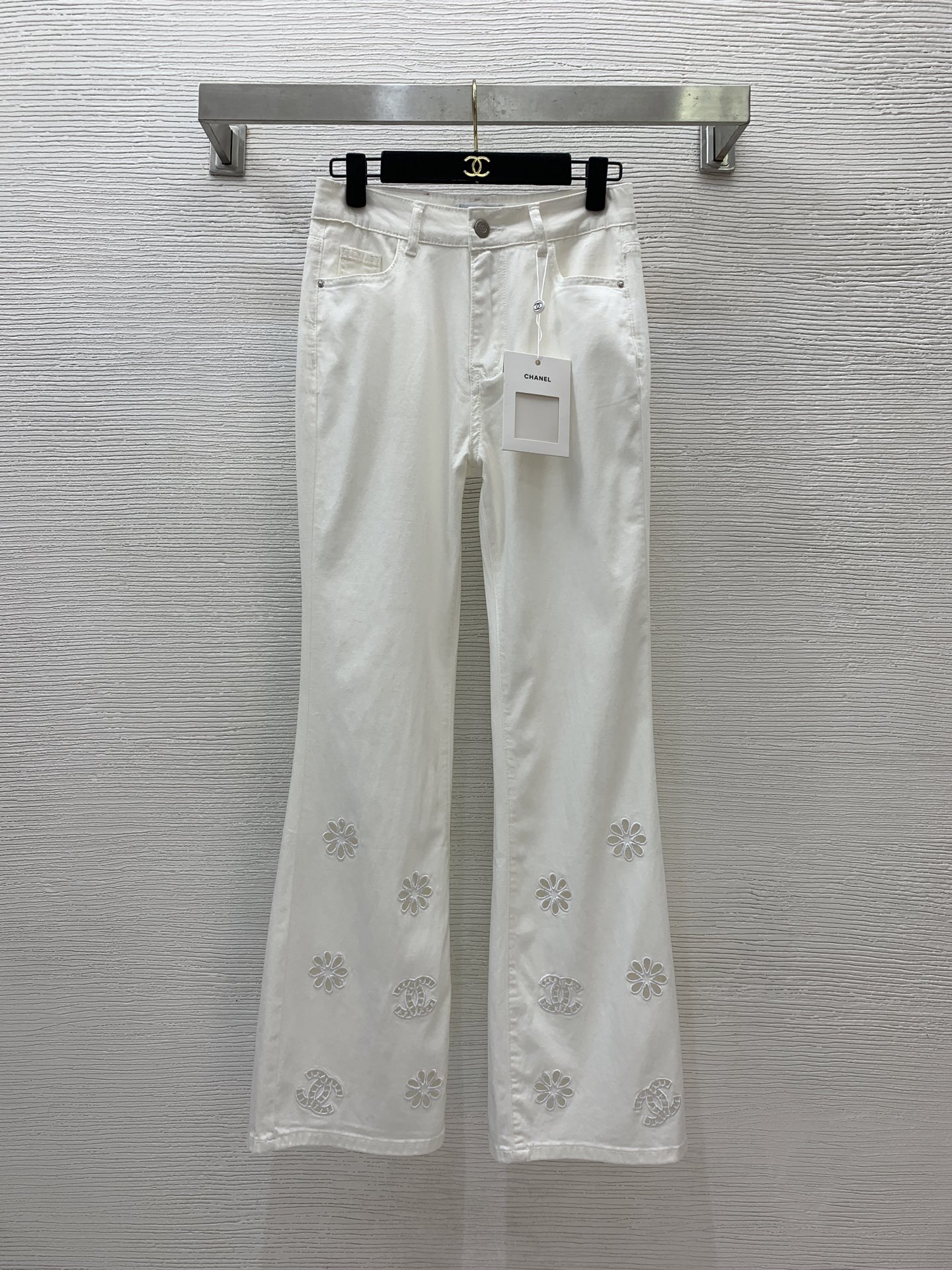 NO:417427,Model number G25052628 Chane* new style, elegant and small fragrance style high-end custom hollow hook design, slim and slim jeans!  White, pink, 34.36.38 (36 size waist 70, trousers length 105/fabric high elasticity) hair, chanel, jeans, alexander wang19860909款号G25052628 Chane*新款 气质小香风高端定制镂空勾花设计修身显瘦喇叭牛仔裤！白色、粉色、34.36.38（36码腰围70,裤长105/面料高弹）发,,chanel,jeans,alexander wang,Women's clothing