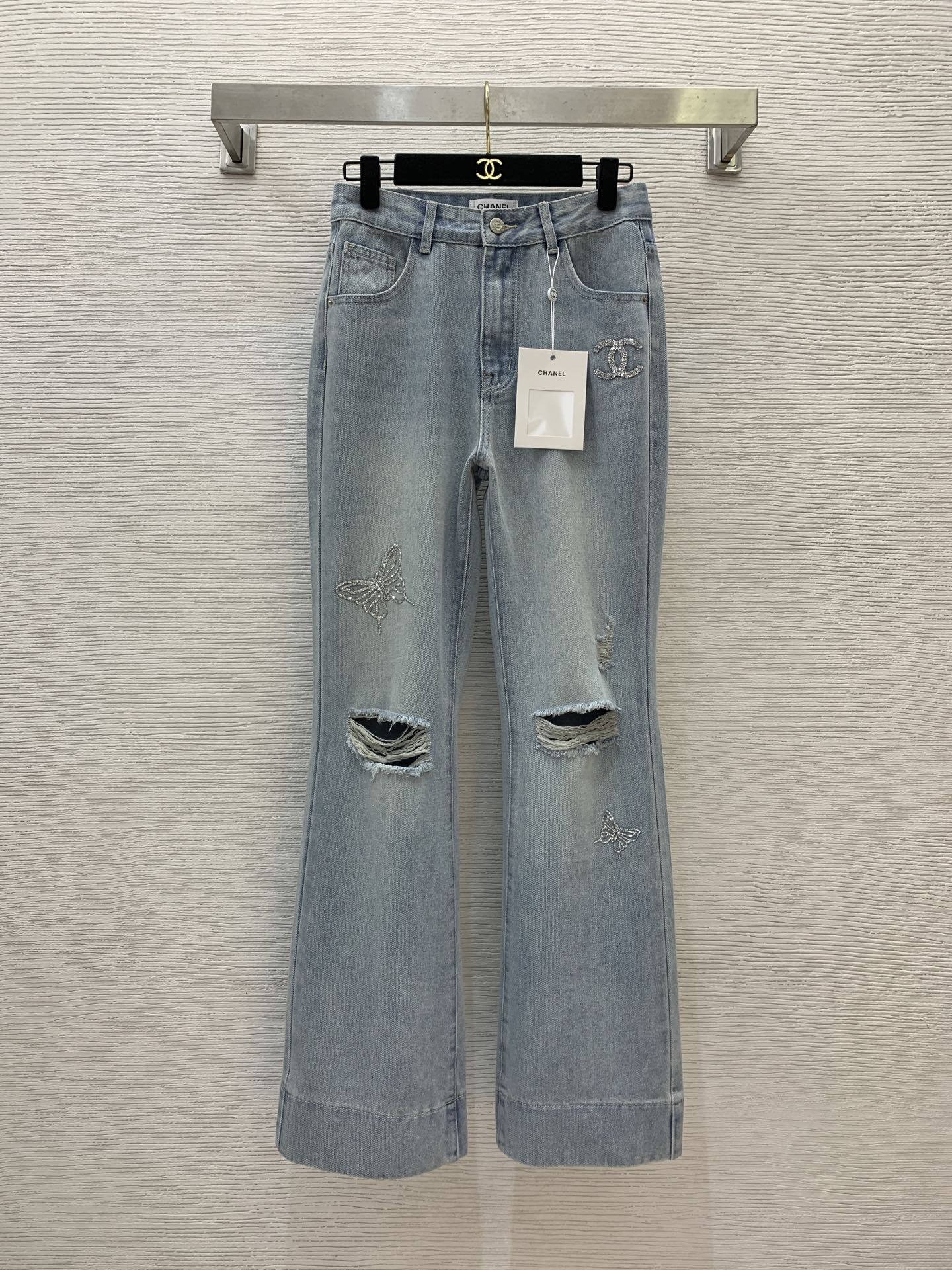 NO:417396,Model number D25052647 Chane* newest high-end custom washed denim fabric, fashionable and personalized knee ripped design slim hip lifting and slimming leg jeans!  34.36.38 (36 size waist 70, trouser length 107) hair, chanel, jeans, alexander wang19860909款号D25052647 Chane*新款 高端定制水洗牛仔面料、时髦个性双膝破洞设计修身提臀瘦腿牛仔裤！34.36.38（36码腰围70,裤长107）发,,chanel,jeans,alexander wang,Women's clothing