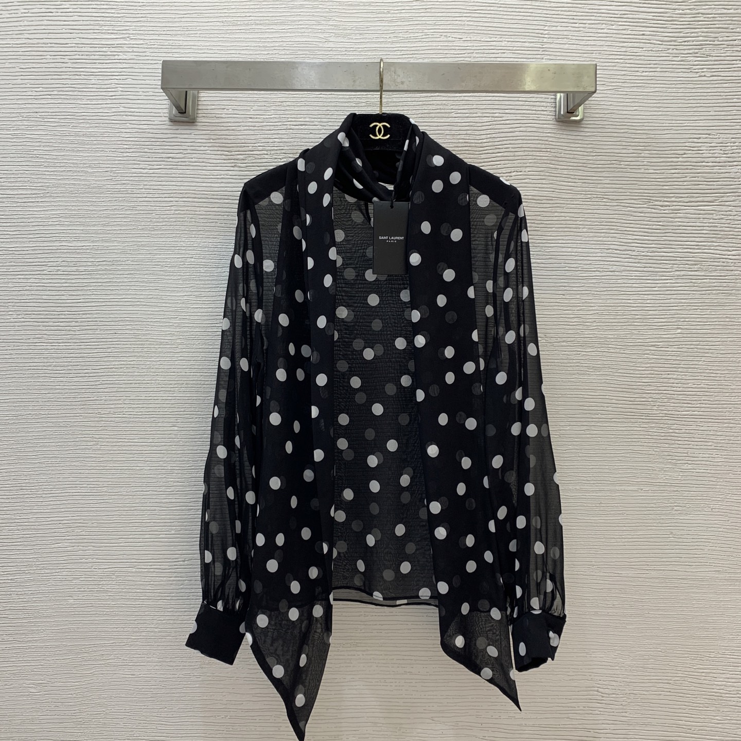 NO:420479,Model number G25052887 Saint Laurent YSL* newest high-end custom mulberry silk fabric, sexy and transparent fashionable polka dot printed bow ribbon pile collar loose long-sleeved silk shirt!  Polka dot black, net black, (S-size shoulder width 41, bust 98, sleeve length 63, clothing length 63) hair, saint laurent, saint laurent, real silk, alexander wang19860909款号G25052887 圣罗兰YSL*新款 高端定制桑蚕丝面料、性感透视时尚波点印花蝴蝶结飘带堆堆领宽松长袖真丝衬衣！波点黑、净版黑、（S码肩宽41,胸围98,袖长63,衣长63）发,,saint laurent,saint laurent,real silk,alexander wang,Women's clothing