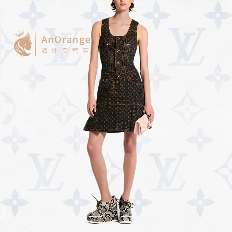 NO:415867,Vest and skirt number D25052473 LOUIS*Dujia LV new old-fashioned letter logo jacquard denim set!  Double pocket slim fit and slim vest top with pleated spliced ​​high-waisted A-line short skirt skirt!  (M size bust 88, 45 length; high waist 68, hip 94, skirt length 43), louis vuitton, louis vuitton, louis vuitton, louis vuitton, louis vuitton, skirts, alexander wang19860909马甲、半裙款号D25052473 LOUIS*驴家LV新款老花字母logo提花牛仔套装！双口袋修身显瘦马甲上衣压褶拼接高腰A字短裙半身裙！（M码胸围88,衣长45；高腰围68,臀围94,裙长43）,,louis vuitton,louis vuitton,louis vuitton,louis vuitton,skirts,alexander wang,Women's clothing