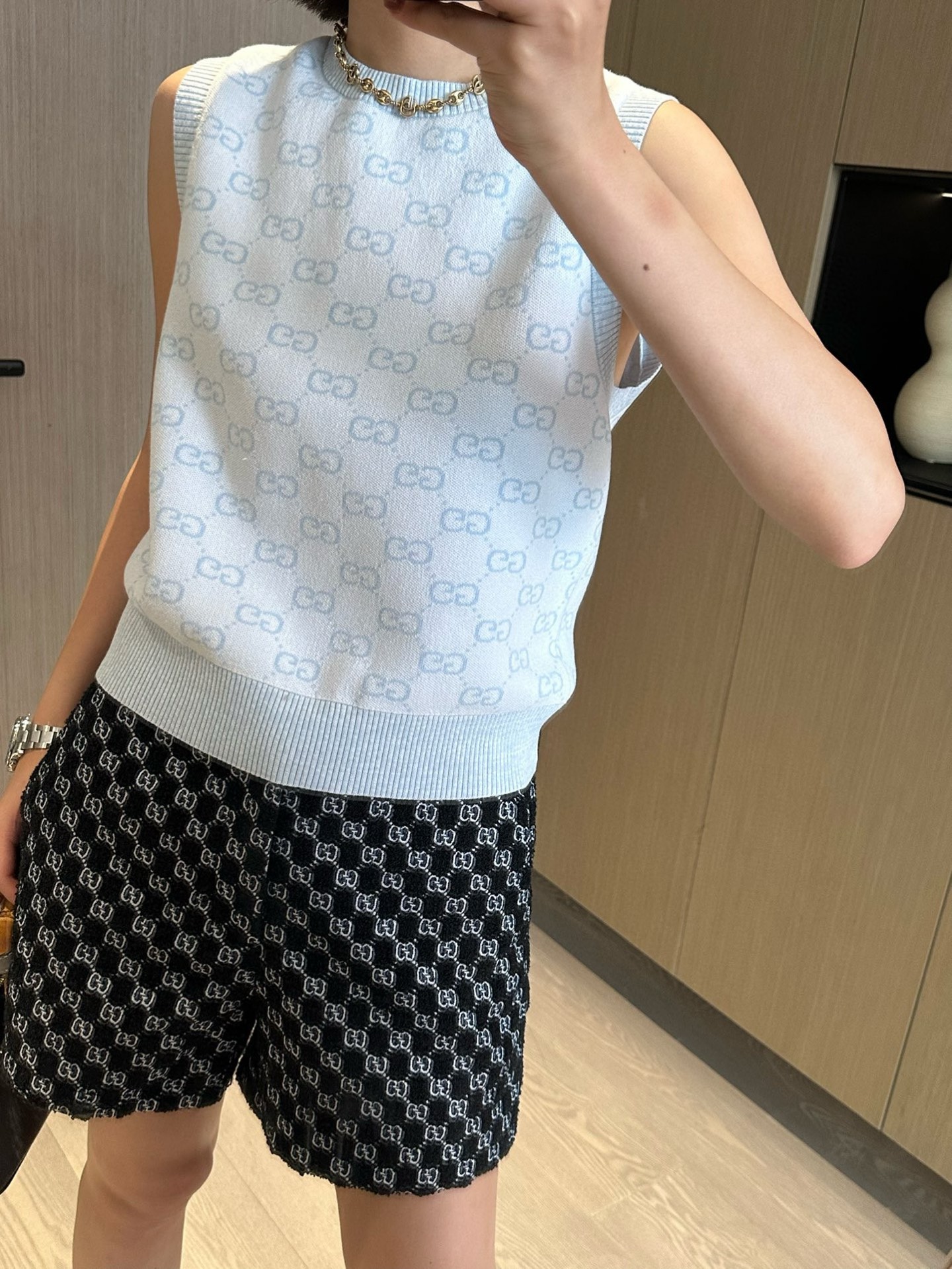 NO:420445,Model number D25052842 GUCC* newest style, all-body presbyterian letter logo zippered placket with high waist slim tweed wide-leg shorts, with pockets on both sides!  Black, (M size waist 72, hip 100, pants length 35) hair, gucci, shorts, alexander wang19860909款号D25052842 GUCC*新款 通体老花字母logo拉链门襟高腰显瘦粗花呢阔腿短裤,两侧有口袋！黑色,（M码腰围72,臀围100,裤长35）发,,gucci,shorts,alexander wang,Women's clothing