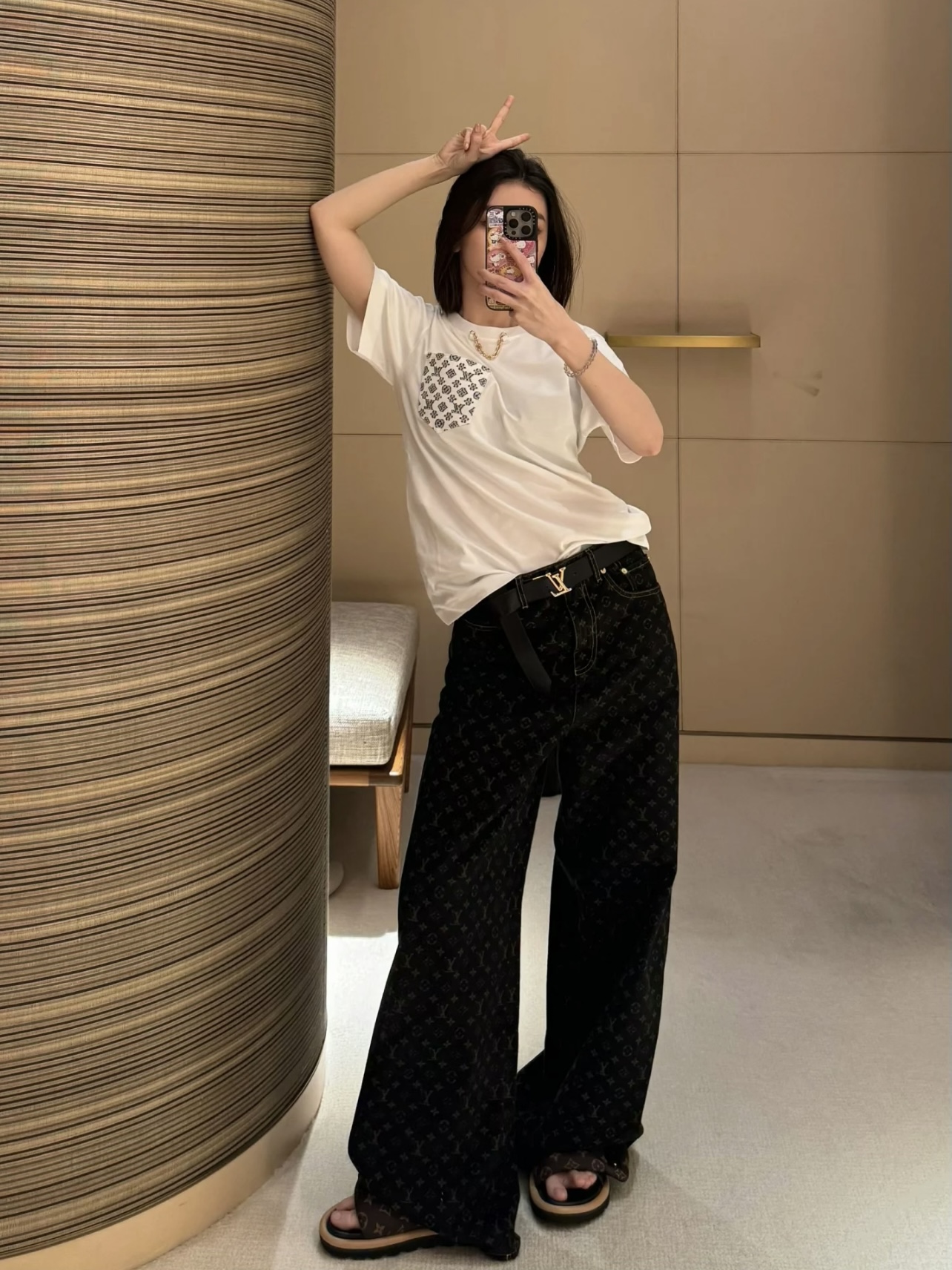 NO:420466,Model number D25052827 LOUIS*Dujia LV new style old-fashioned denim pocket spliced ​​gold chain decoration fashionable versatile short-sleeved T-shirt top!  Black, white, (M size bust 96, sleeve length 19, clothing length 65) hair, louis vuitton, louis vuitton, louis vuitton, louis vuitton, louis vuitton, T-shirt,tees, t-shirt,alexander wang19860909款号D25052827 LOUIS*驴家LV新款 老花牛仔口袋拼接金色链条装饰时尚百搭短袖t恤上衣！黑色、白色、（M码胸围96,袖长19,衣长65）发,,louis vuitton,louis vuitton,louis vuitton,louis vuitton,T-shirt,tees，t-shirt,alexander wang,Women's clothing