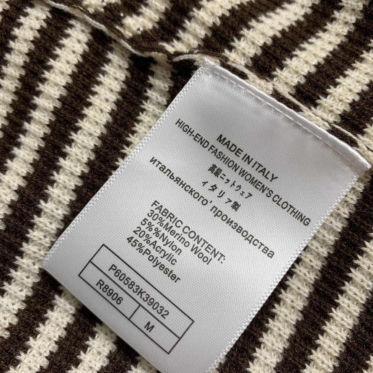 款号D Loro Pian*a新款 LP定制logo金属配件装饰弹力针织两件套装！修身显瘦无袖背心上衣➕