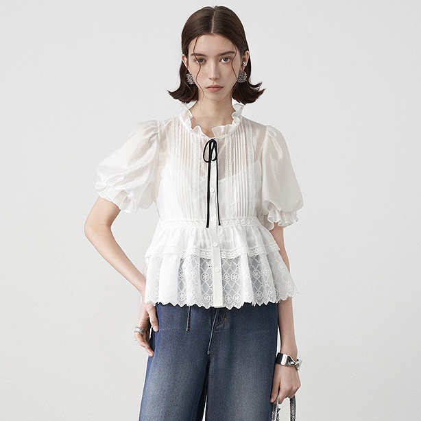 NO:424127,Model number G25053075 MiuMi* new model high-end customized tensile fabric, heavy-duty pleated lace spliced ​​bow on the chest, decorative temperament, sweet age-reducing ruffle puff sleeve top solid color suspender base shirt underwear!  White, (Size S inner bust 84, 43, bust 84, sleeve length 26, 50) hair, miumiu, alexander wang19860909款号G25053075 MiuMi*缪家新款 高端定制天丝面料、胸前重工压褶蕾丝拼接蝴蝶结装饰气质甜美减龄荷叶边泡泡袖上衣纯色吊带打底衫内搭！白色,（S码内搭胸围84,衣长43,胸围84,袖长26,衣长50）发,,miumiu,alexander wang,Women's clothing