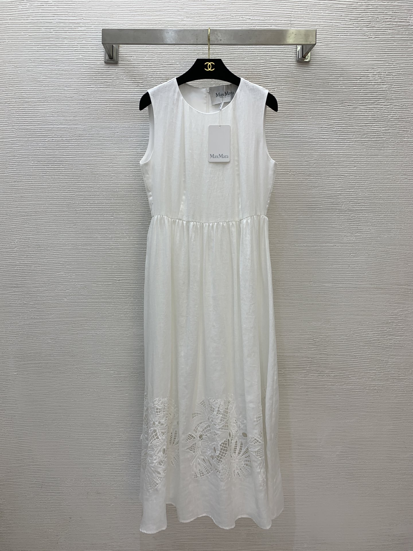 NO:418917,Model number G25060648 MaxMar*a new model, high-end boutique custom linen fabric breathable and comfortable!  High-end exquisite embroidery pattern hollowed-up flower waist-hugging and slimming large skirt sleeveless vest dress!  Blue, white, 36.38.40.42 (36 size bust 86, waist 72, skirt length 128) hair, skirts, alexander wang19860909款号G25060648 MaxMar*a新款 高端精品定制亚麻面料透气舒适！高端精致刺绣图案镂空勾花收腰显瘦大裙摆无袖背心连衣裙！蓝色、白色、36.38.40.42（36码胸围86,腰围72,裙长128）发,,skirts,alexander wang,Women's clothing