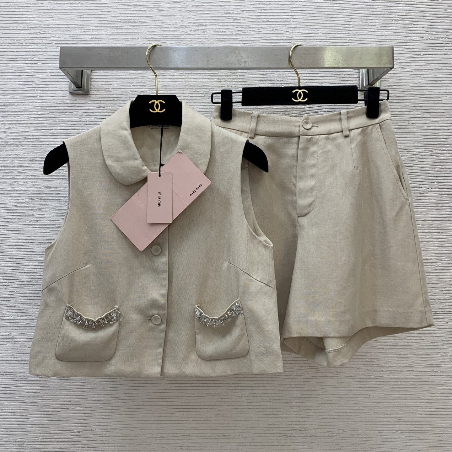 NO:418928,Model number G25060642 Miuzmi* new model high-end customized temperament age-reducing cotton and linen two-piece set!  Double pocket luxury heavy industry diamond-inlaid bead doll collar sleeveless short top zipper buckle high waist wide-leg shorts!  Khaki, light powder, (M size bust 92, 46 length; waist 68-74, trousers length 40) hair, miumiu, shorts, alexander wang19860909款号G25060642 Miuzmi*缪家新款 高端定制气质减龄棉麻两件套装！双口袋奢华重工镶钻钉珠娃娃领无袖短款上衣拉链系扣门襟高腰阔腿短裤！卡其、淡粉、（M码胸围92,衣长46；腰围68～74,裤长40）发,,miumiu,shorts,alexander wang,Women's clothing