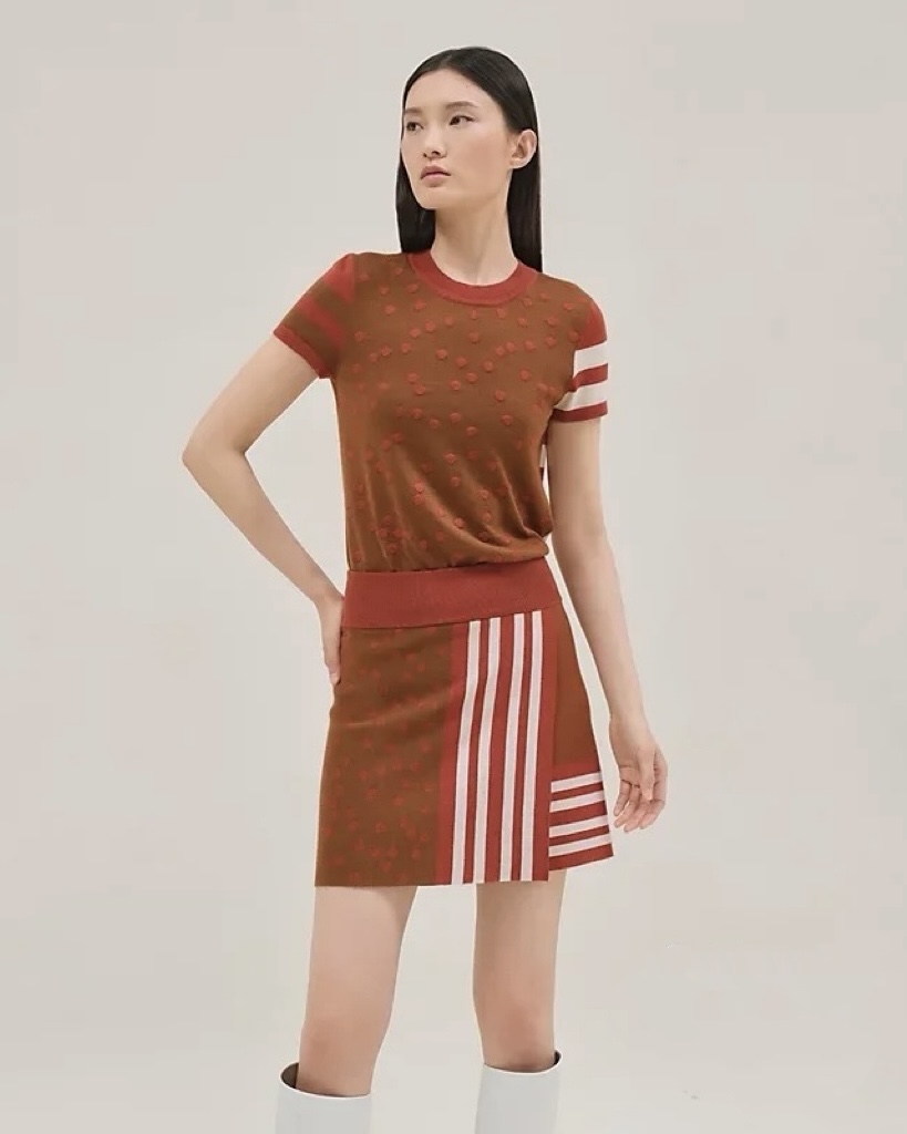 NO:417455,Model number G25060573 Hermè* new high-end custom thin knitted fabric, striped polka dot pattern round neck pullover short-sleeved sweater top!  (M size shoulder width 37, bust 90, sleeve length 22, clothing length 61) hair, hermes, T-shirt, alexander wang19860909款号G25060573 Hermè*新款高端定制天丝薄针织面料、条纹波点图案圆领套头短袖针织衫上衣！（M码肩宽37,胸围90,袖长22,衣长61）发,,hermes,T-shirt,alexander wang,Women's clothing